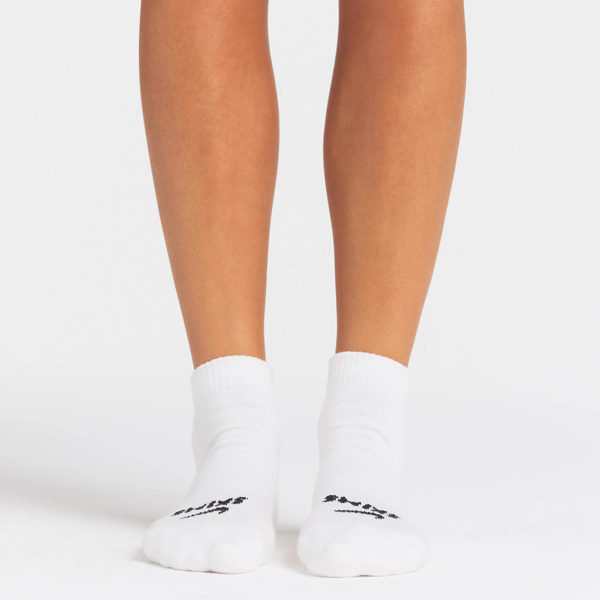 NikeSKIMS ACCESSORIES DRI-FIT™ ANKLE SOCK 3-PACK | SNOW ON A MODEL SIDE VIEW @ | FOCUS: 0.0, 1.0, 0.9