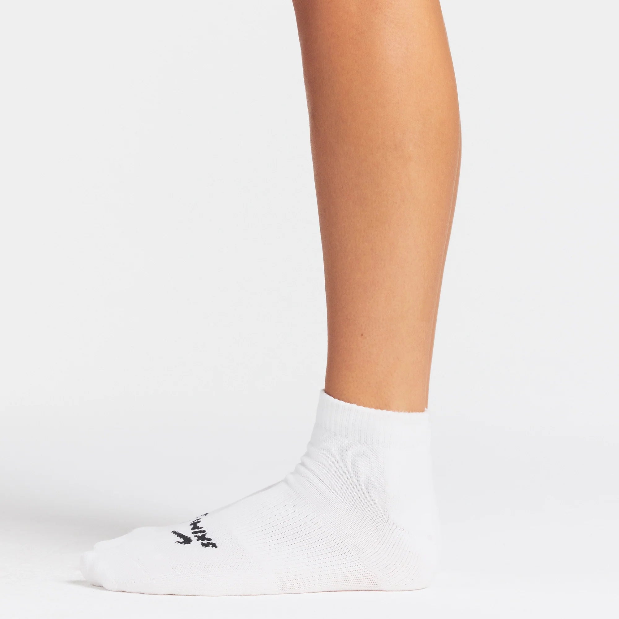 NikeSKIMS ACCESSORIES DRI-FIT™ ANKLE SOCK 3-PACK | SNOW ON A MODEL SIDE VIEW @ | FOCUS: 0.0, 1.0, 0.9