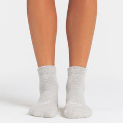 NikeSKIMS ACCESSORIES DRI-FIT™ ANKLE SOCK 3-PACK | SNOW(OBSIDIAN)/HEATHER GREY(SNOW)/OBSIDIAN(DARK SEPIA) ON A MODEL SIDE VIEW @ | FOCUS: 0.0, 1.0, 0.9