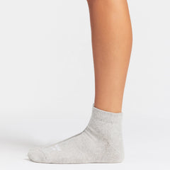 NikeSKIMS ACCESSORIES DRI-FIT™ ANKLE SOCK 3-PACK | SNOW(OBSIDIAN)/HEATHER GREY(SNOW)/OBSIDIAN(DARK SEPIA) ON A MODEL SIDE VIEW @ | FOCUS: 0.0, 1.0, 0.9