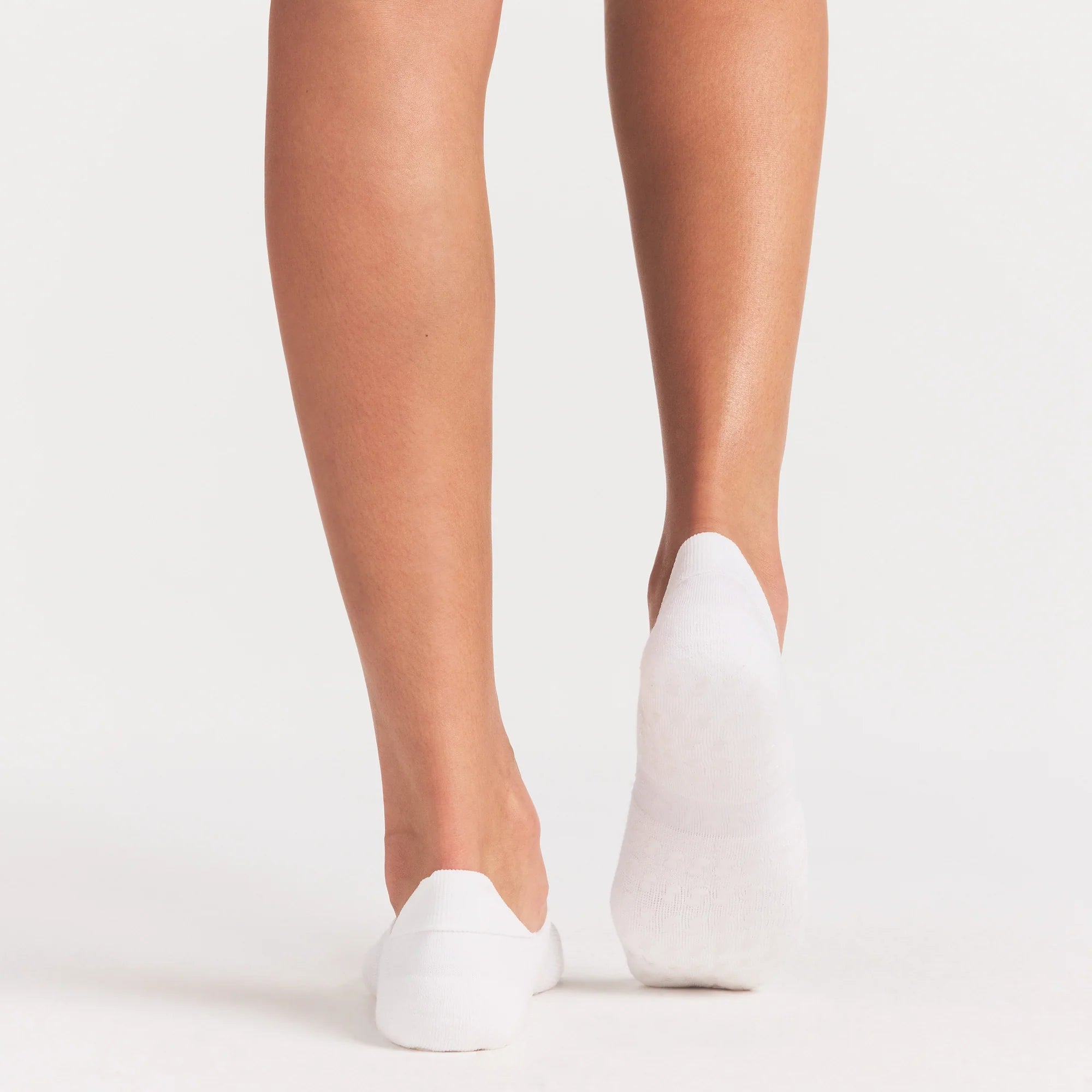 NikeSKIMS ACCESSORIES DRI-FIT™ PILATES NO SHOW SOCK | SNOW ON A MODEL SIDE VIEW @ | FOCUS: 0.0, 1.0, 0.9