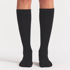 NikeSKIMS ACCESSORIES RIFT KNEE HIGH SOCK | OBSIDIAN/BOULDER ON A MODEL SIDE VIEW @ | FOCUS: 0.0, 1.0, 0.9