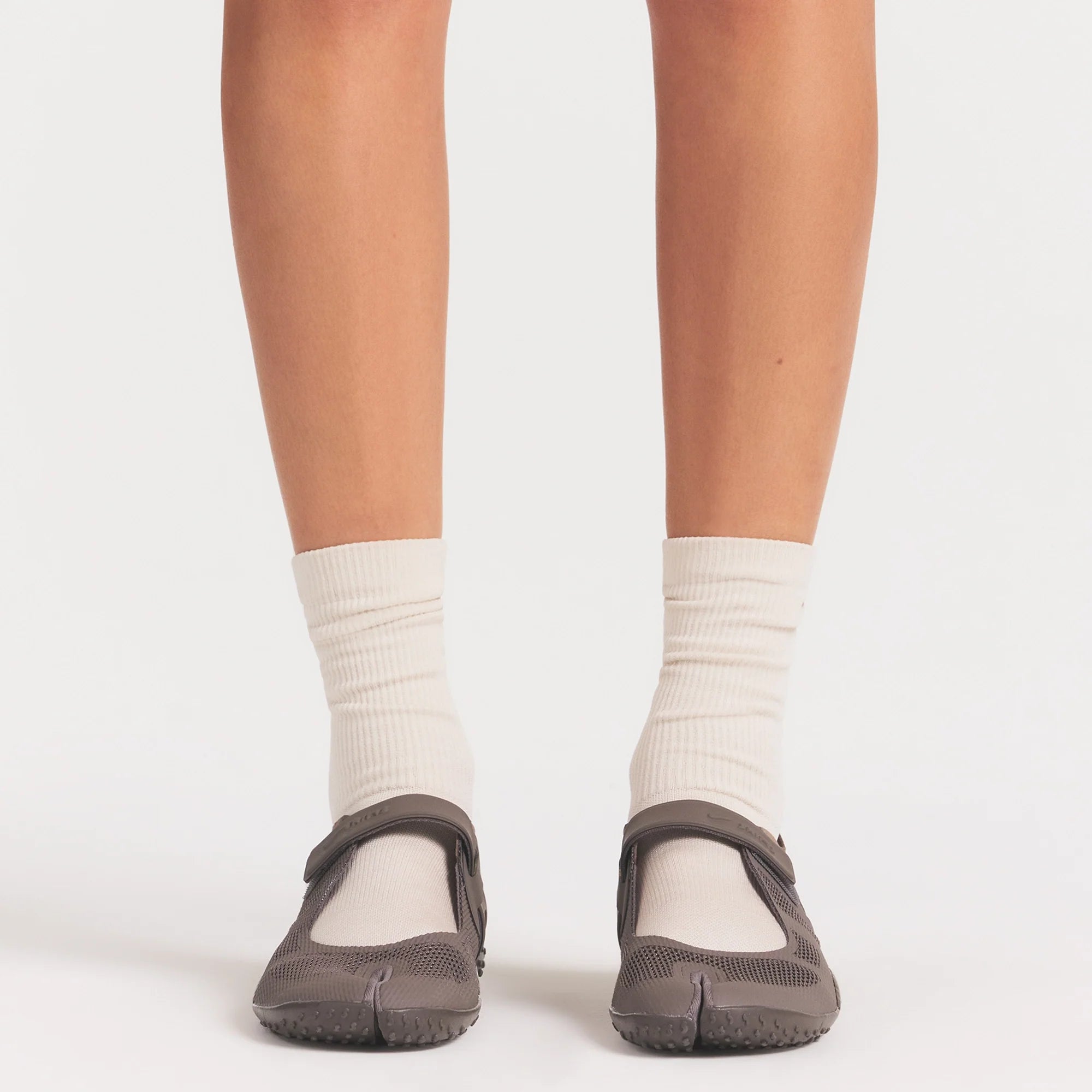 NikeSKIMS ACCESSORIES RIFT CREW SOCK | LIGHT OREWOOD BROWN ON A MODEL SIDE VIEW