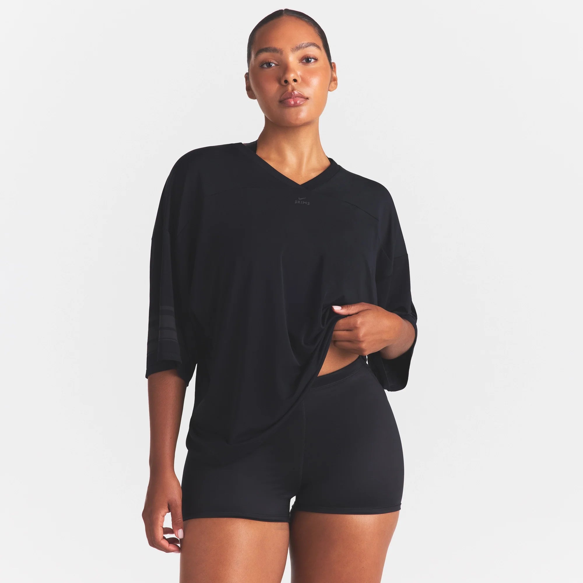 NikeSKIMS STRETCH KNIT OVERSIZED V-NECK TOP | OBSIDIAN ON A MODEL SIDE VIEW @ | FOCUS: 0.0, 1.0, 0.9