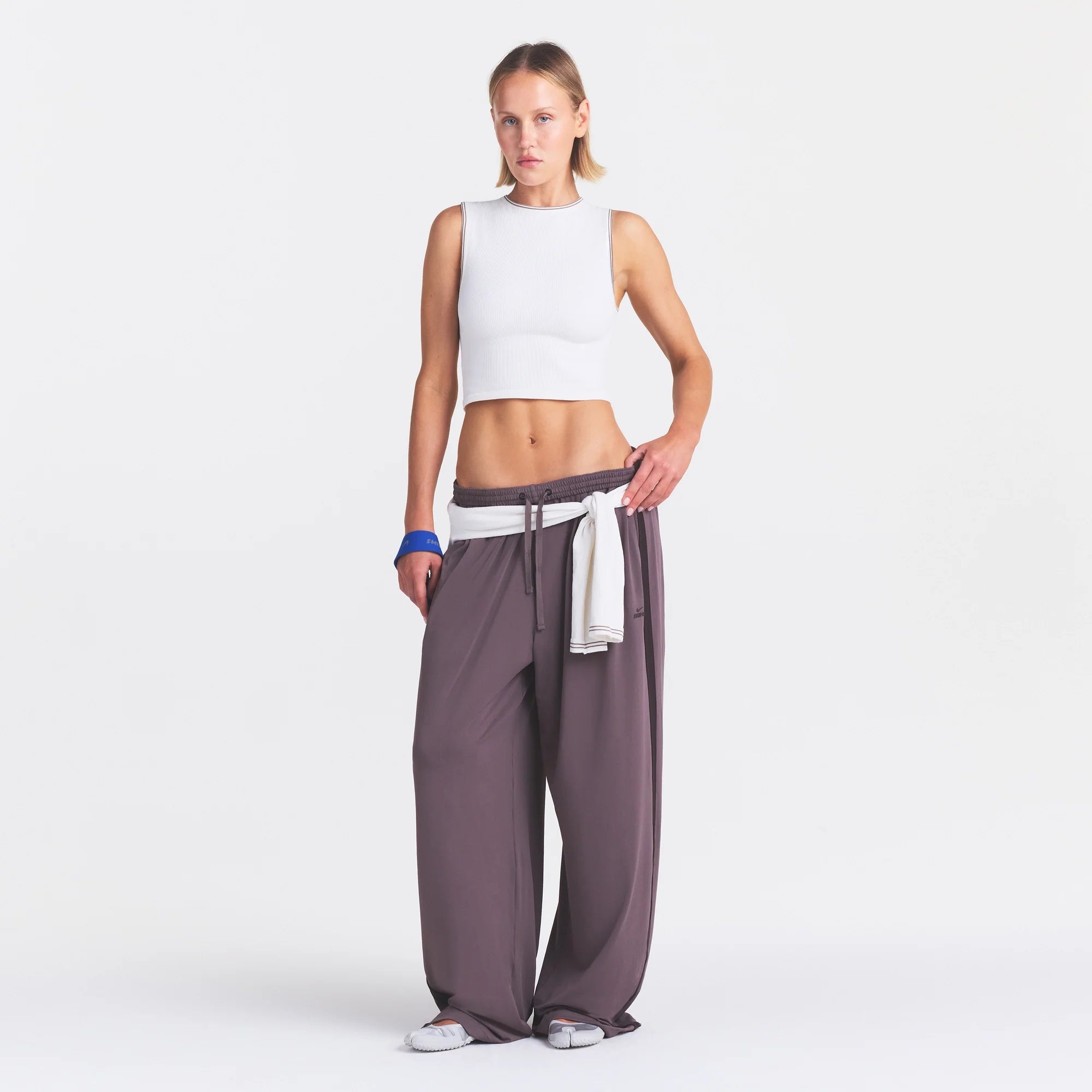 NikeSKIMS RIBBED SEAMLESS MUSCLE TANK | IVORY ON A MODEL FRONT VIEW @ | FOCUS: 0.0, 1.0, 0.9