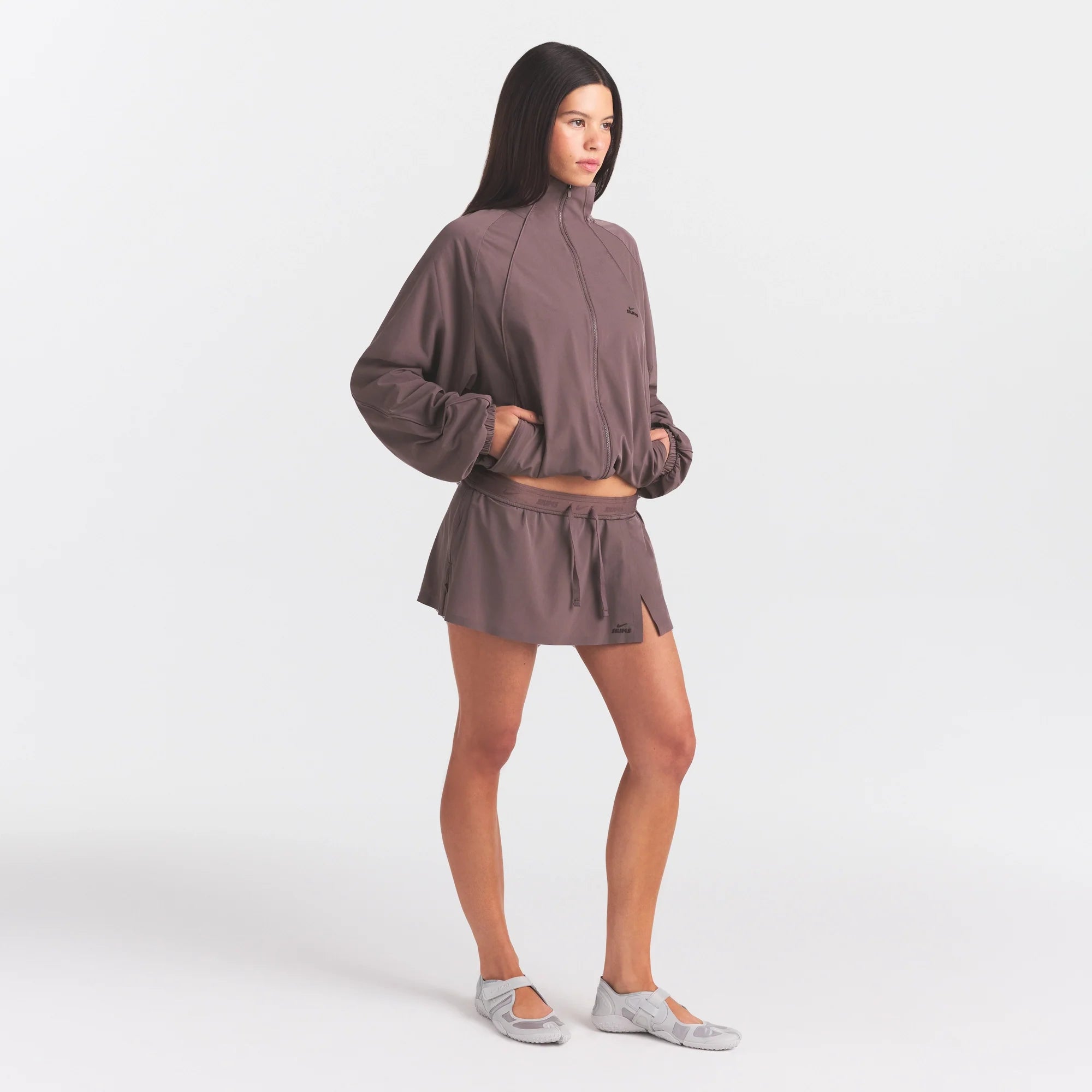 NikeSKIMS STRETCH NYLON OVERSIZED JACKET | RESIN ON A MODEL FRONT VIEW @ | FOCUS: 0.0, 1.0, 0.9