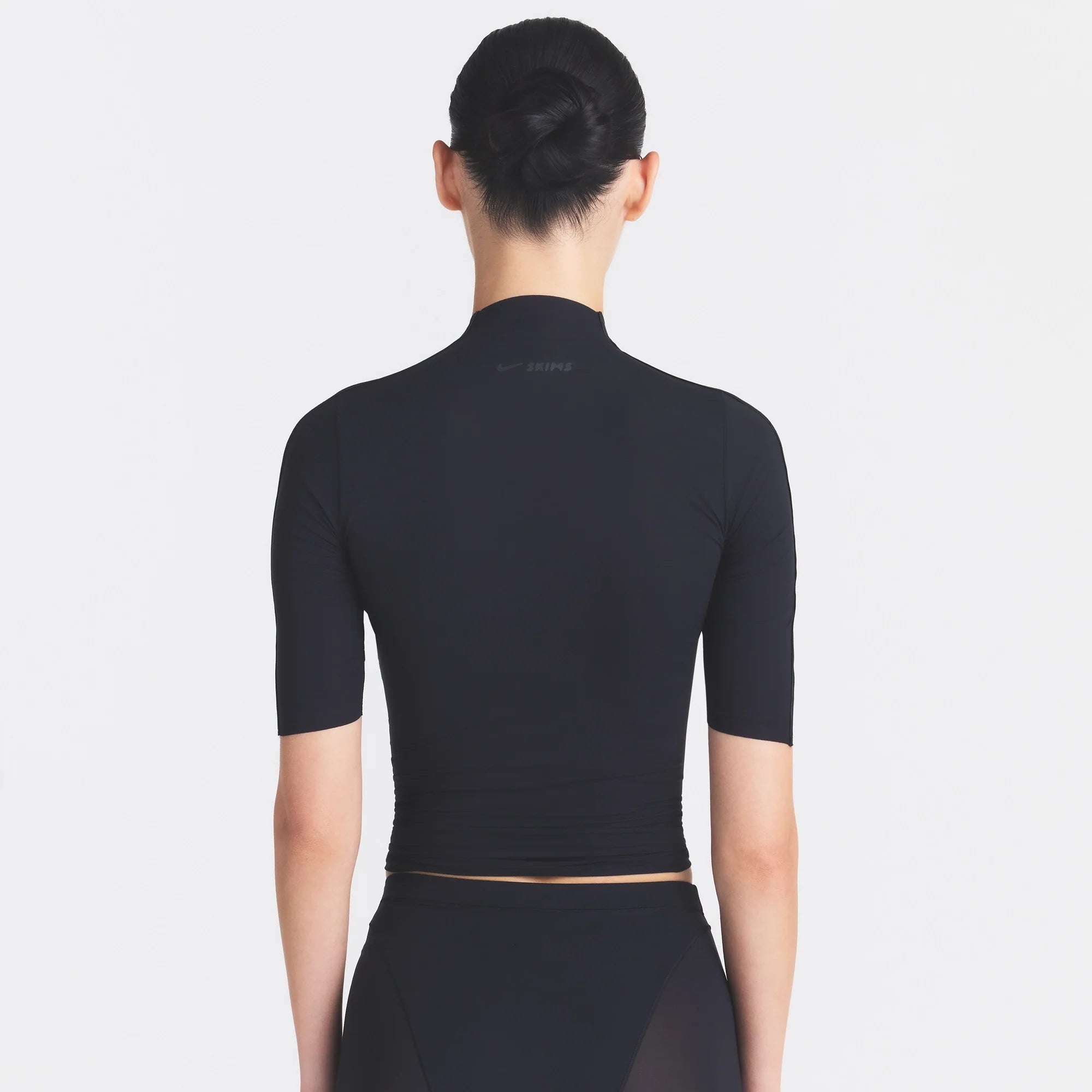 NikeSKIMS WEIGHTLESS LAYERS MOCK NECK SHORT SLEEVE T-SHIRT | OBSIDIAN ON A MODEL SIDE VIEW @ | FOCUS: 0.0, 1.0, 0.9