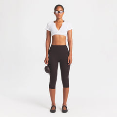 NikeSKIMS PERFORMANCE COTTON BLEND SHORT SLEEVE V-NECK TOP | SNOW ON A MODEL FRONT VIEW @ | FOCUS: 0.0, 1.0, 0.9