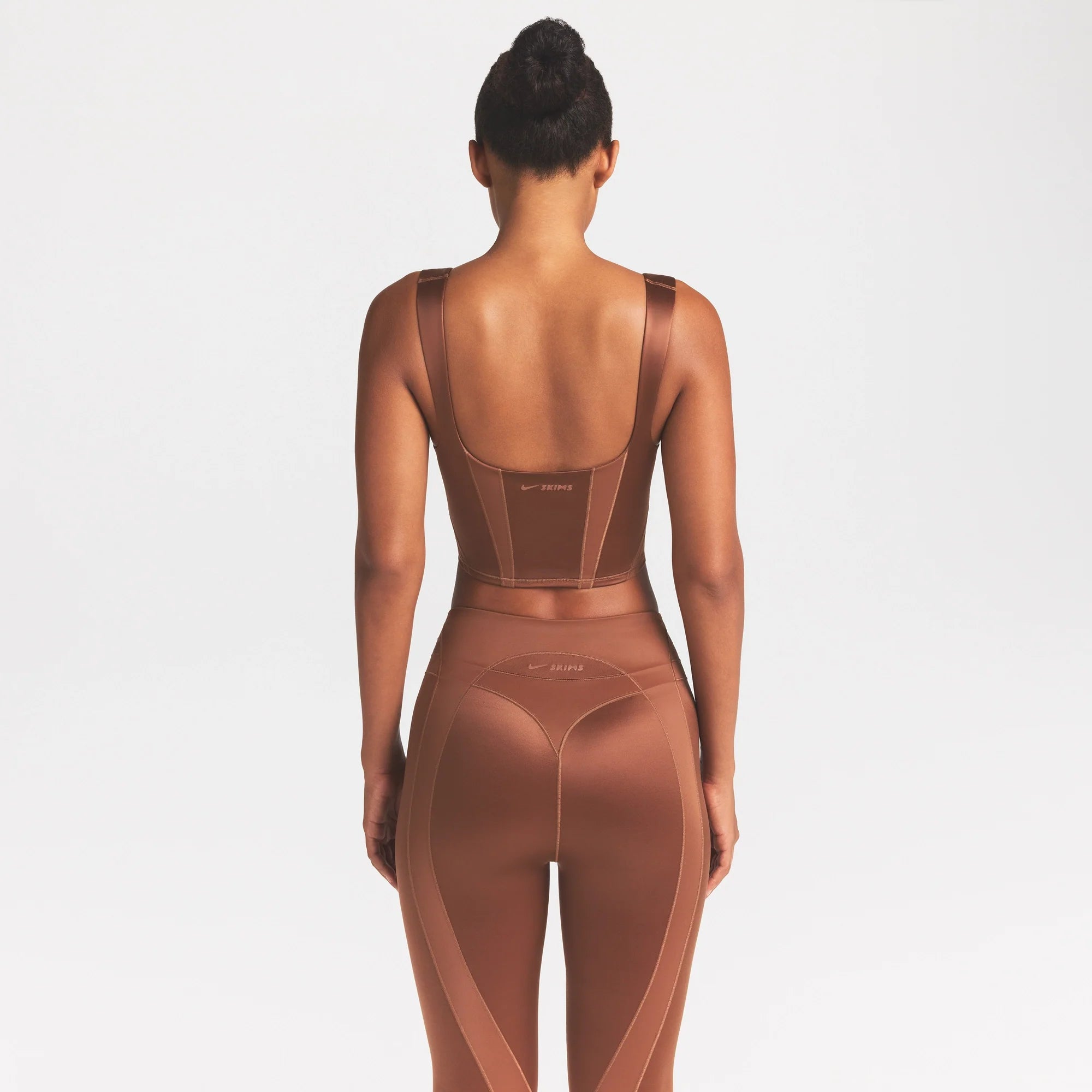 NikeSKIMS SATIN SHINE PANELED SCOOP TANK | CAROB BROWN ON A MODEL SIDE VIEW @ | FOCUS: 0.0, 1.0, 0.9