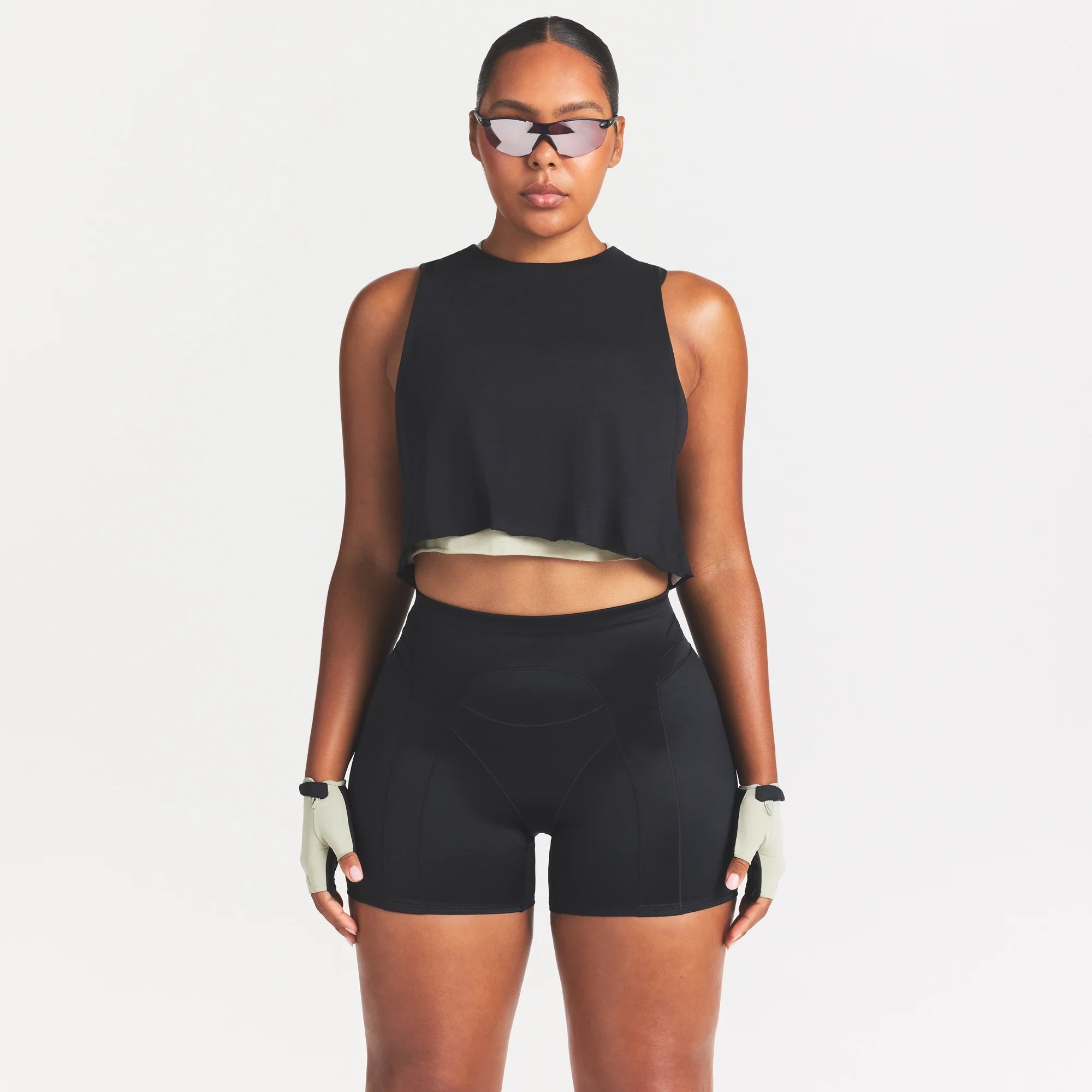 NikeSKIMS PERFORMANCE COTTON BLEND CROP TANK | OBSIDIAN ON A MODEL SIDE VIEW @ | FOCUS: 0.0, 1.0, 0.9