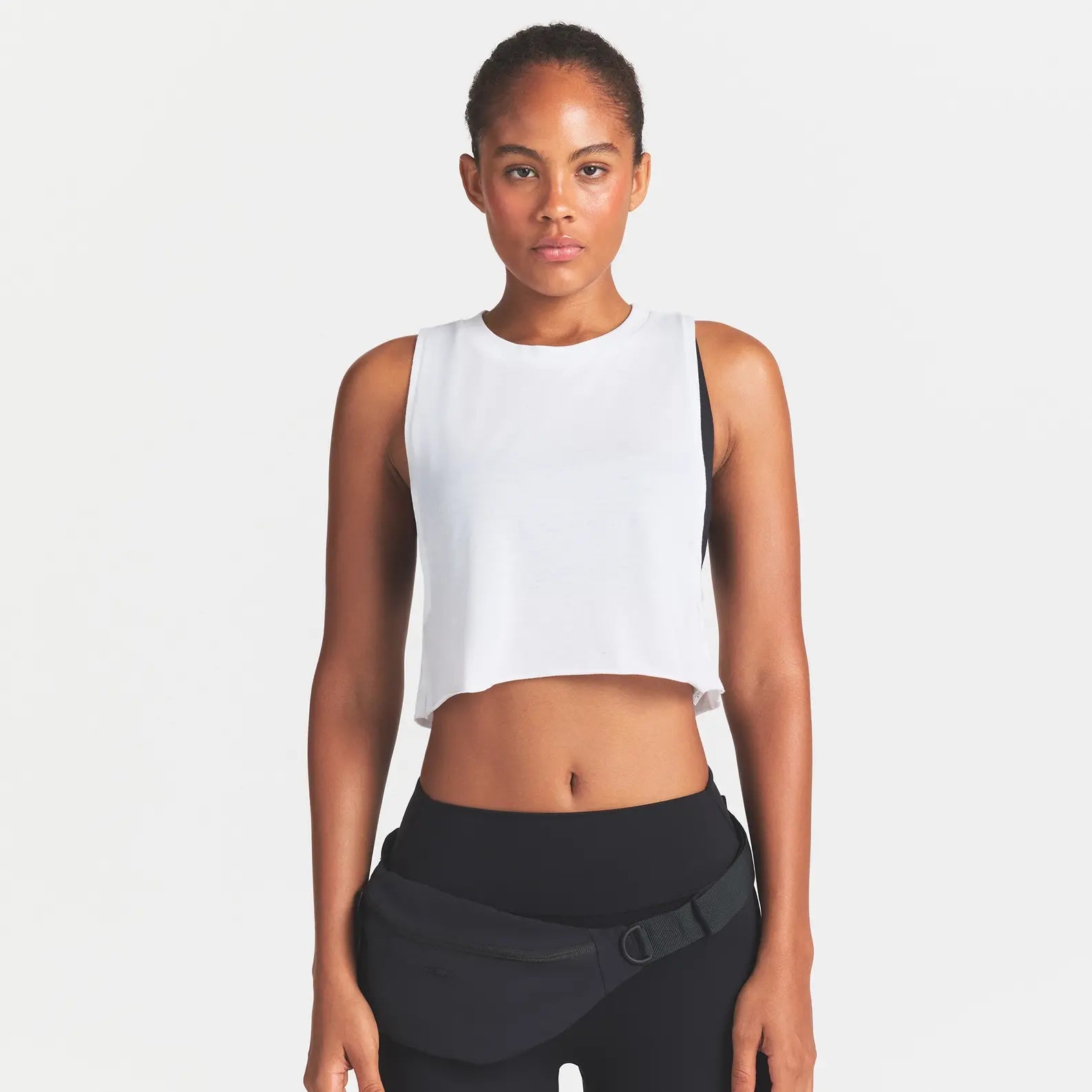 NikeSKIMS PERFORMANCE COTTON BLEND CROP TANK | SNOW ON A MODEL SIDE VIEW @ | FOCUS: 0.0, 1.0, 0.9