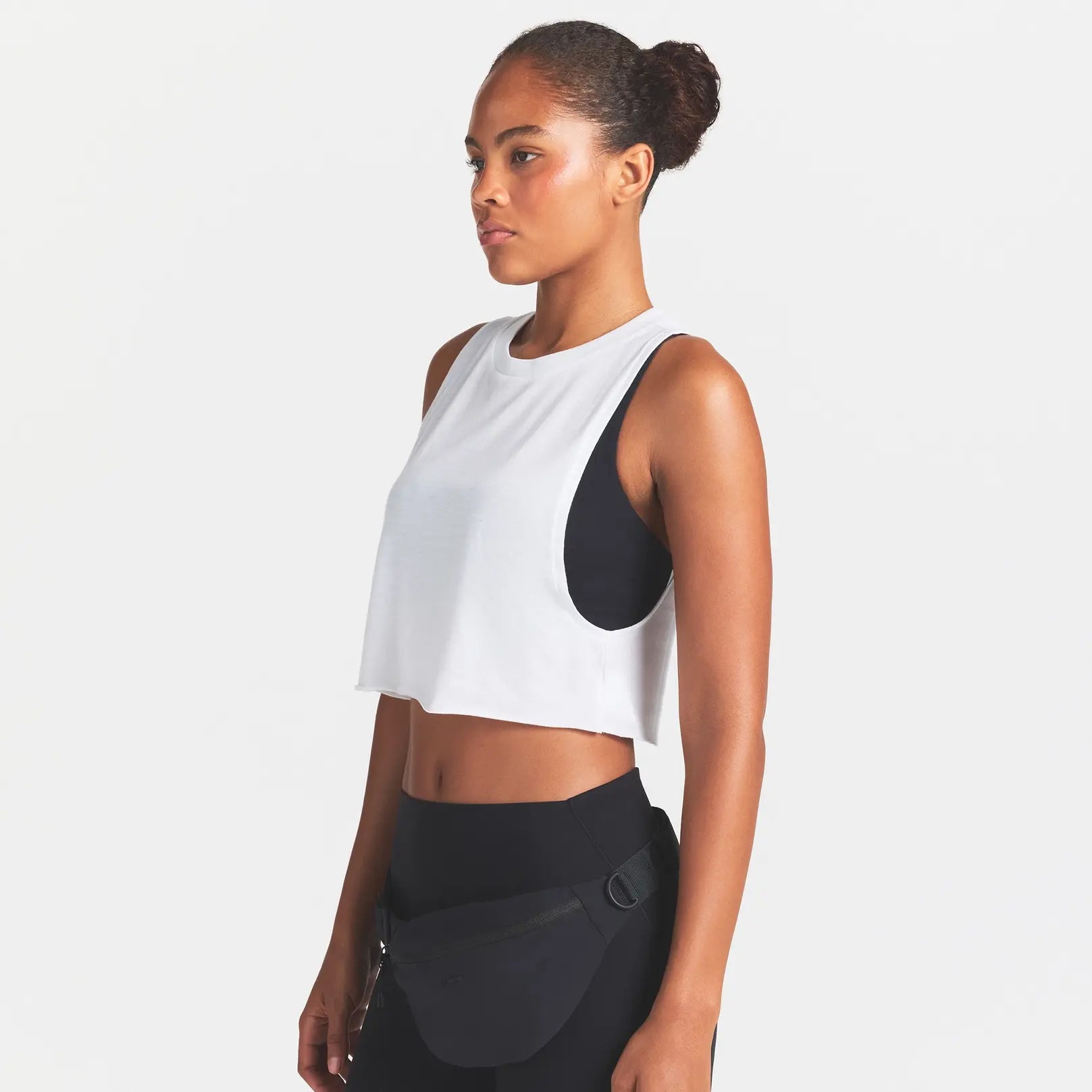 NikeSKIMS PERFORMANCE COTTON BLEND CROP TANK | SNOW ON A MODEL SIDE VIEW @ | FOCUS: 0.0, 1.0, 0.9