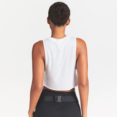 NikeSKIMS PERFORMANCE COTTON BLEND CROP TANK | SNOW ON A MODEL SIDE VIEW @ | FOCUS: 0.0, 1.0, 0.9