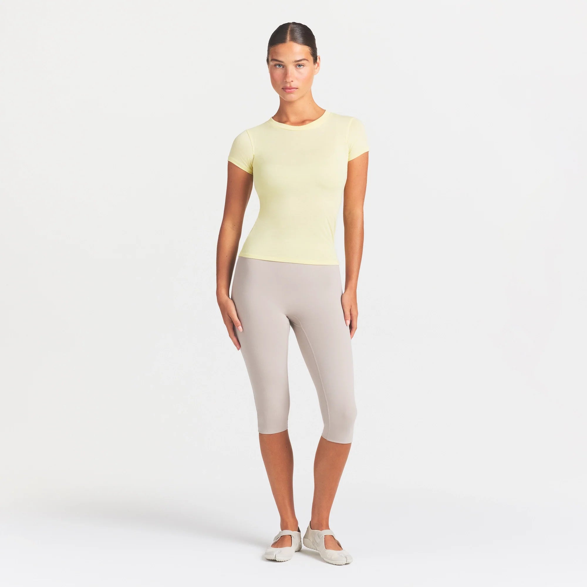 NikeSKIMS PERFORMANCE COTTON BLEND SHORT SLEEVE TOP | BICYCLE YELLOW ON A MODEL FRONT VIEW @ | FOCUS: 0.0, 1.0, 0.9