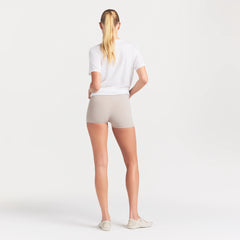 NikeSKIMS PERFORMANCE COTTON BLEND SHORT SLEEVE V-NECK TOP | SNOW ON A MODEL FRONT VIEW @ | FOCUS: 0.0, 1.0, 0.9