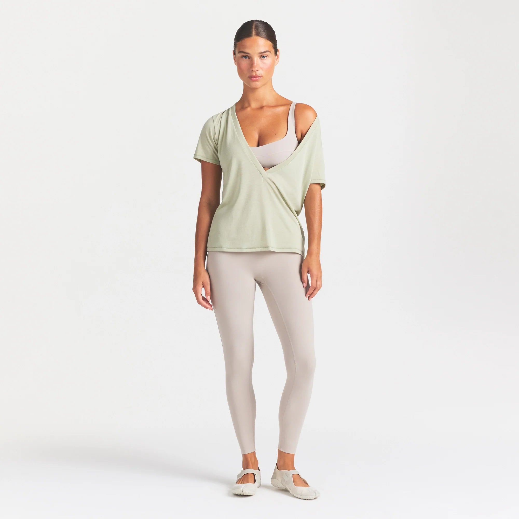 NikeSKIMS PERFORMANCE COTTON BLEND SHORT SLEEVE V-NECK TOP | TALC ON A MODEL FRONT VIEW @ | FOCUS: 0.0, 1.0, 0.9