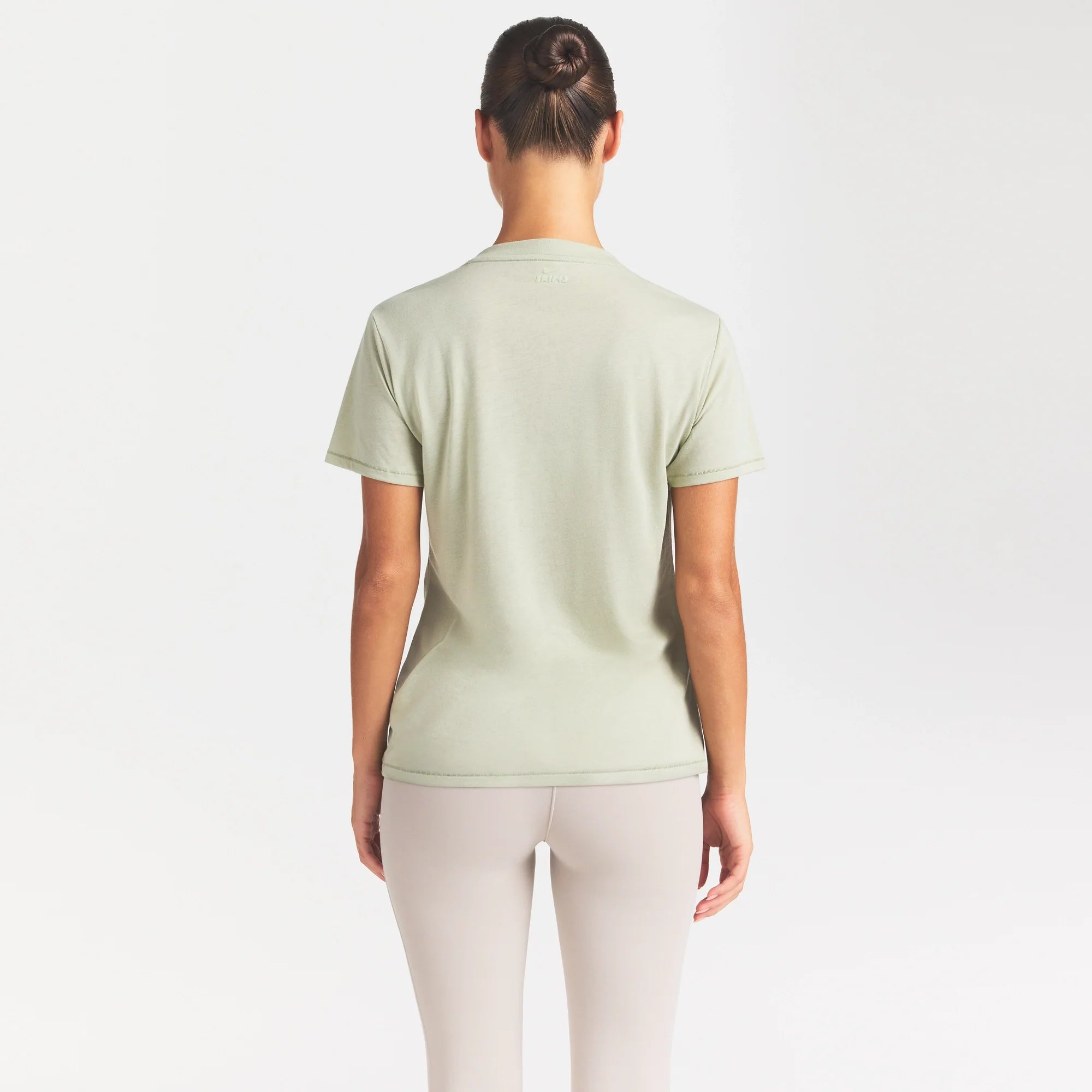 NikeSKIMS PERFORMANCE COTTON BLEND SHORT SLEEVE V-NECK TOP | TALC ON A MODEL SIDE VIEW @ | FOCUS: 0.0, 1.0, 0.9