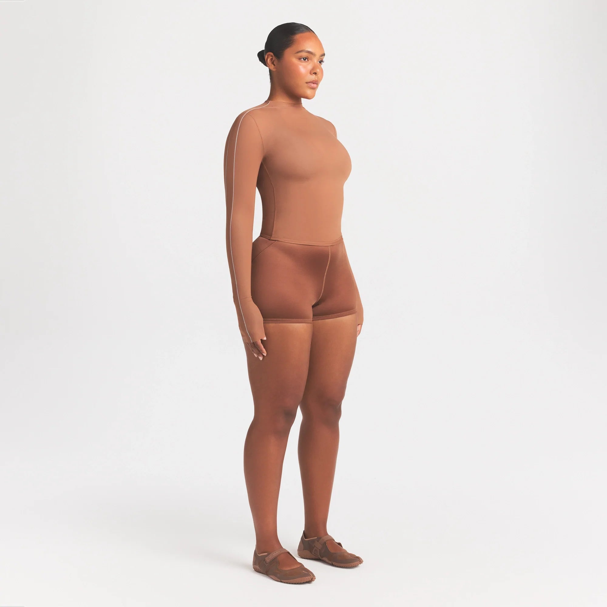 NikeSKIMS WEIGHTLESS LAYERS MOCK NECK LONG SLEEVE TOP | CAROB BRN ON A MODEL FRONT VIEW @ | FOCUS: 0.0, 1.0, 0.9