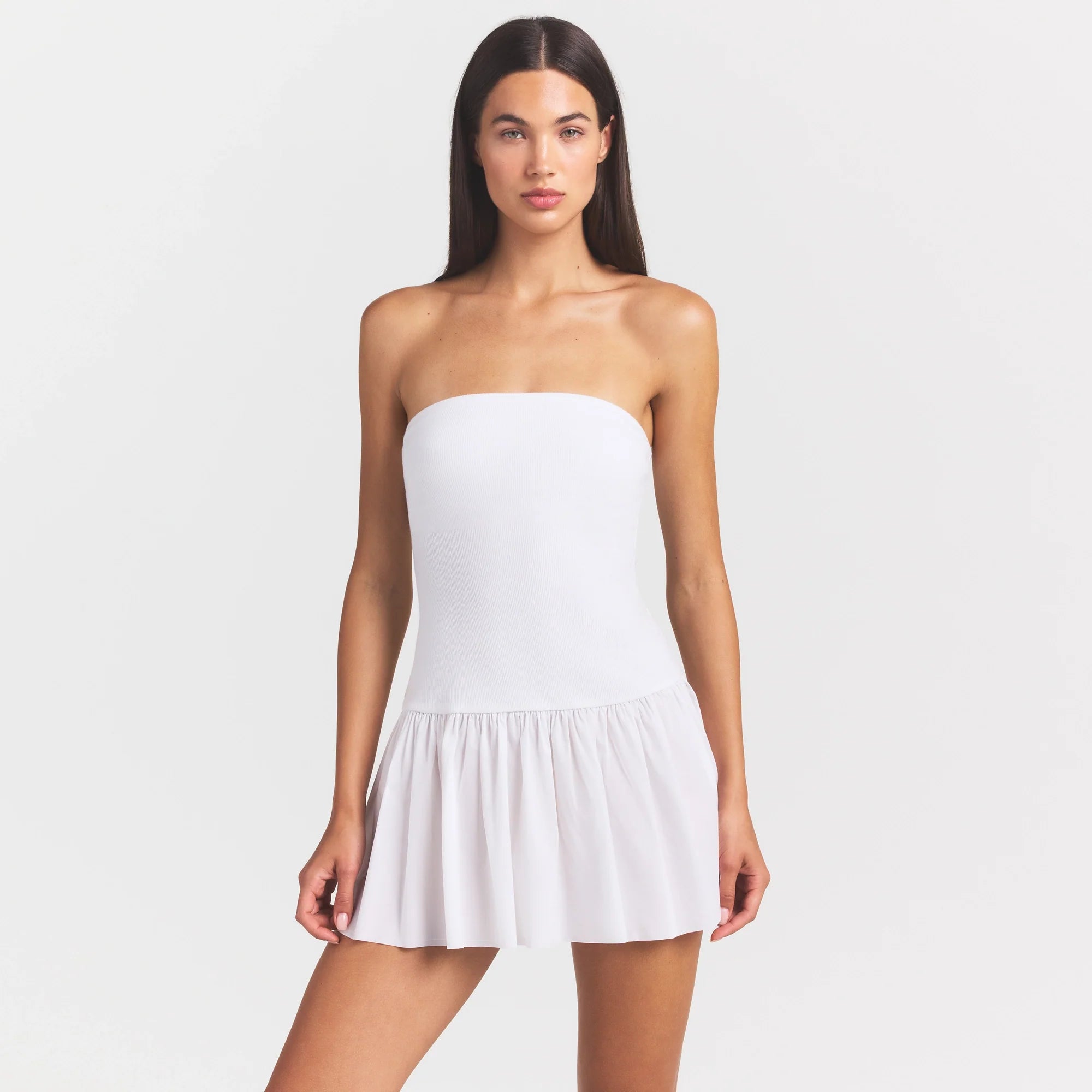 COTTON POPLIN MINI TUBE DRESS | SNOW ON A MODEL SIDE VIEW @ | FOCUS: 0.0, 1.0, 0.9