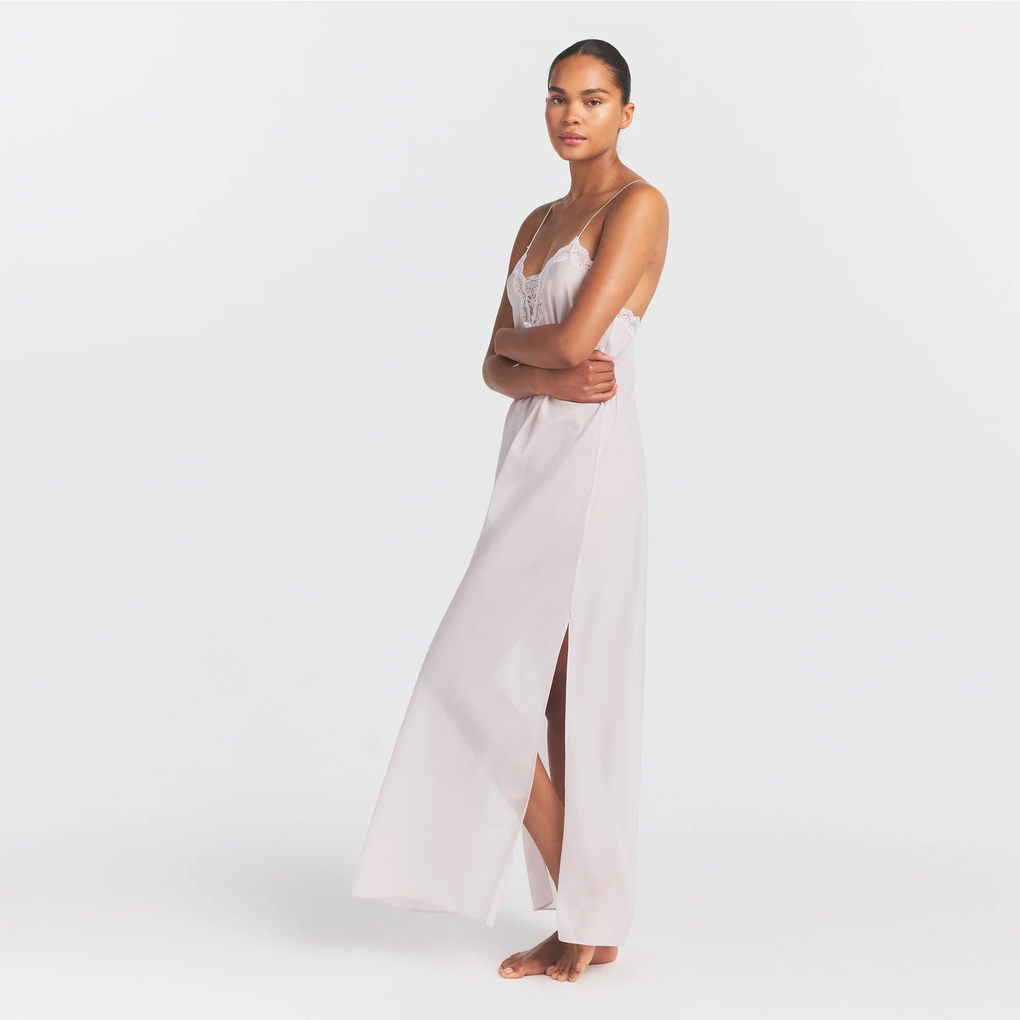 VOILE SLEEP LONG DRESS | LIGHT LILAC ON A MODEL FRONT VIEW @ | FOCUS: 0.0, 1.0, 0.9