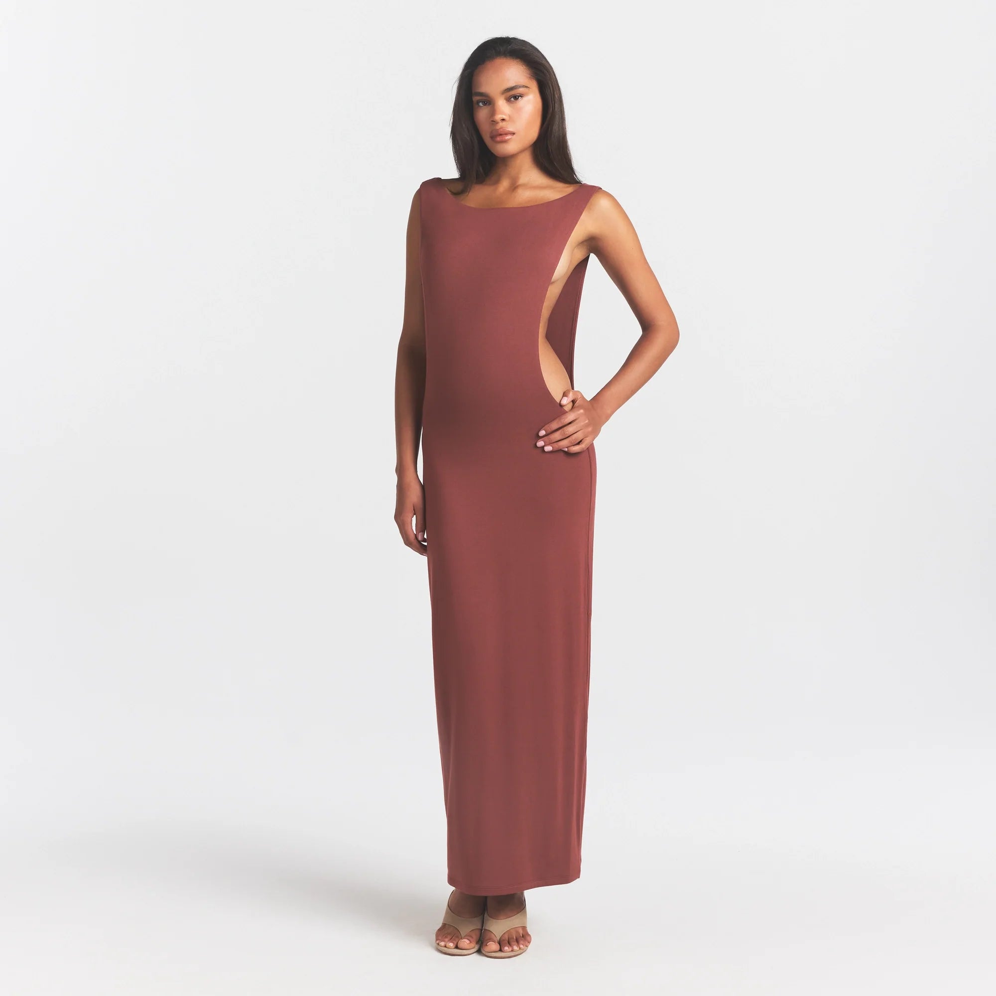SMOOTH LAYERS CUT OUT LONG DRESS | HENNA ON A MODEL FRONT VIEW @ | FOCUS: 0.0, 1.0, 0.9