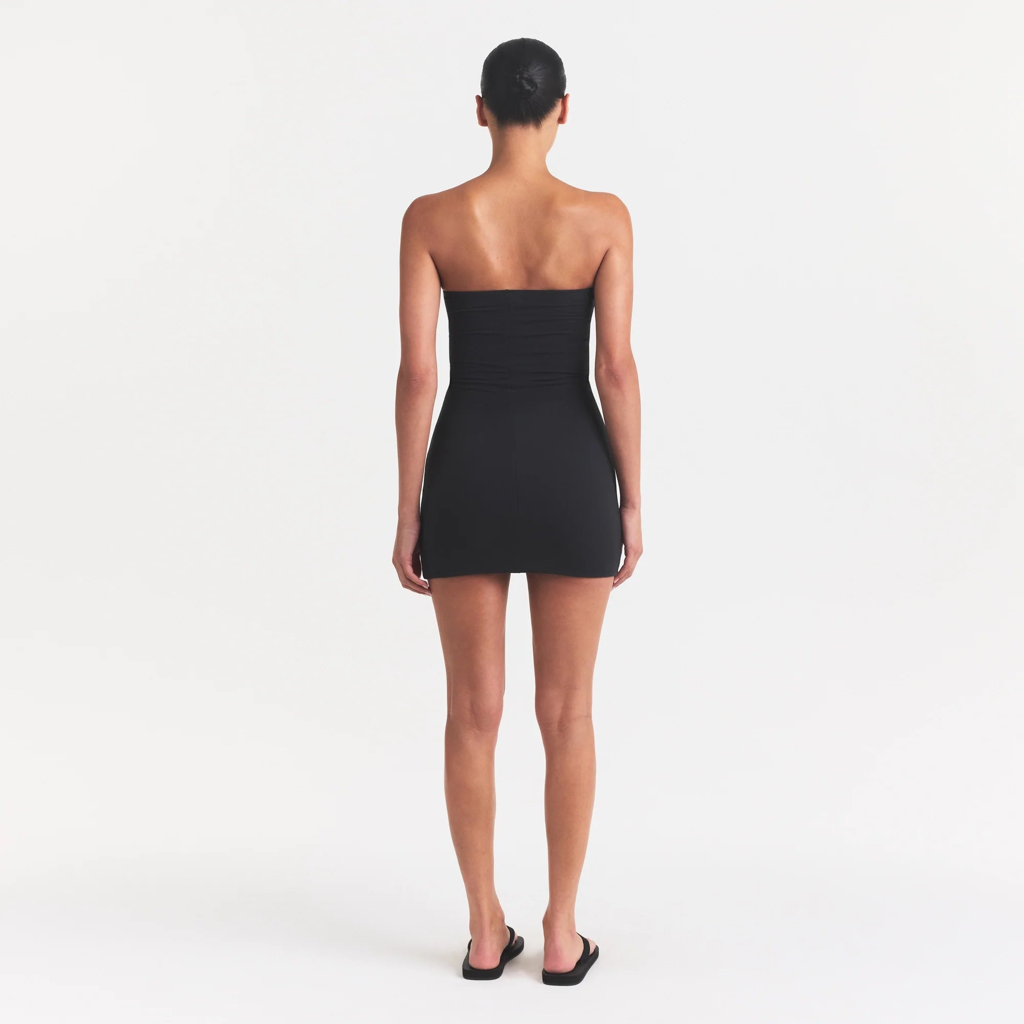 COTTON JERSEY MINI TUBE DRESS | SOOT ON A MODEL FRONT VIEW @ | FOCUS: 0.0, 1.0, 0.9