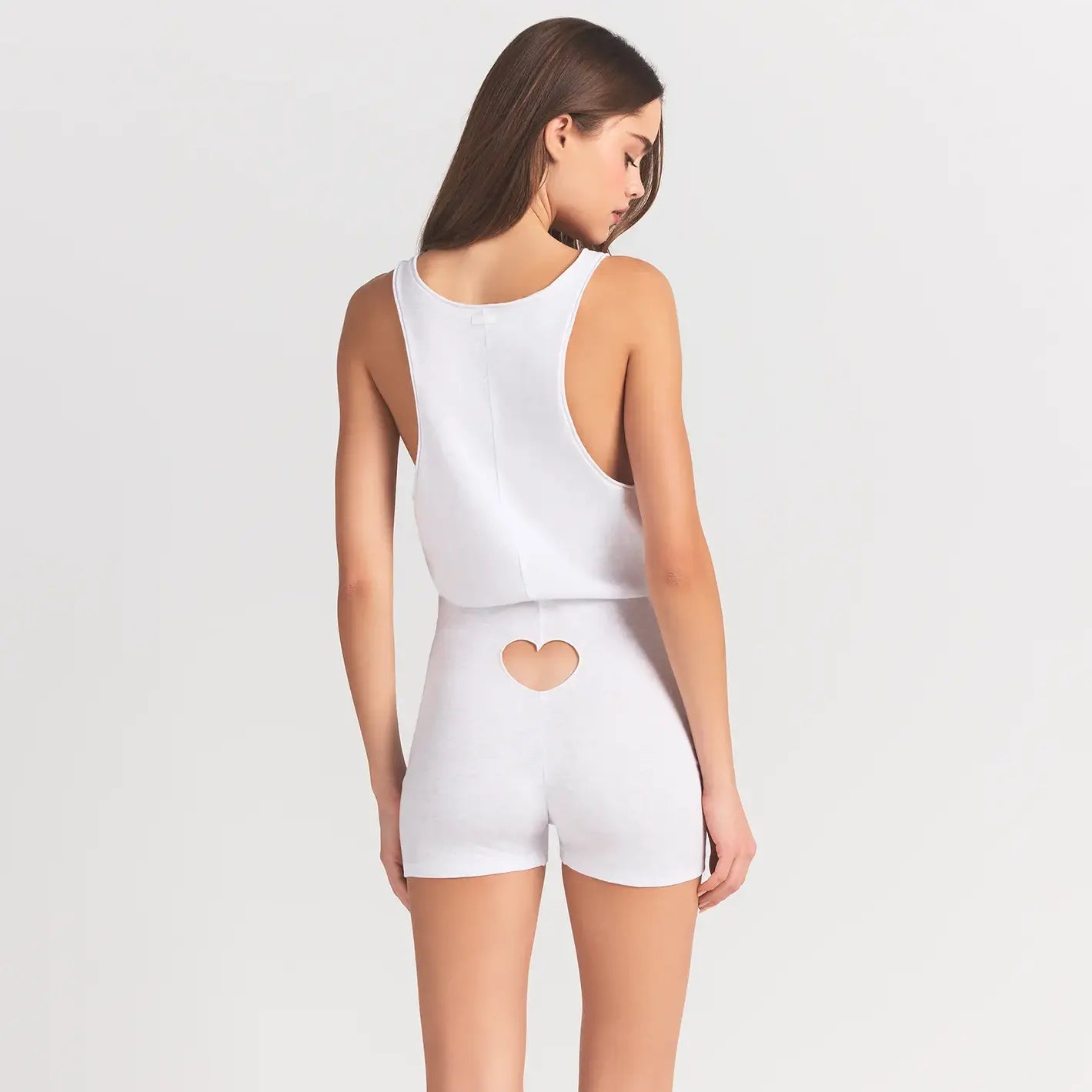 WORN IN JERSEY HEART ONESIE | SNOW ON A MODEL BACK VIEW @ | FOCUS: 0.0, 1.0, 0.9