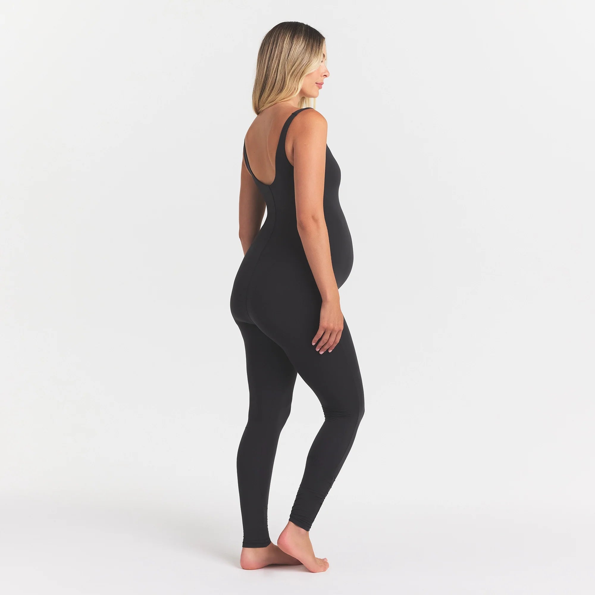 FITS EVERYBODY MATERNITY CATSUIT | ONYX ON A MODEL FRONT VIEW @ | FOCUS: 0.0, 1.0, 0.9