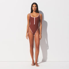 SIGNATURE SWIM SNAP FRONT ONE PIECE | HENNA CONTRAST ON A MODEL FRONT VIEW 