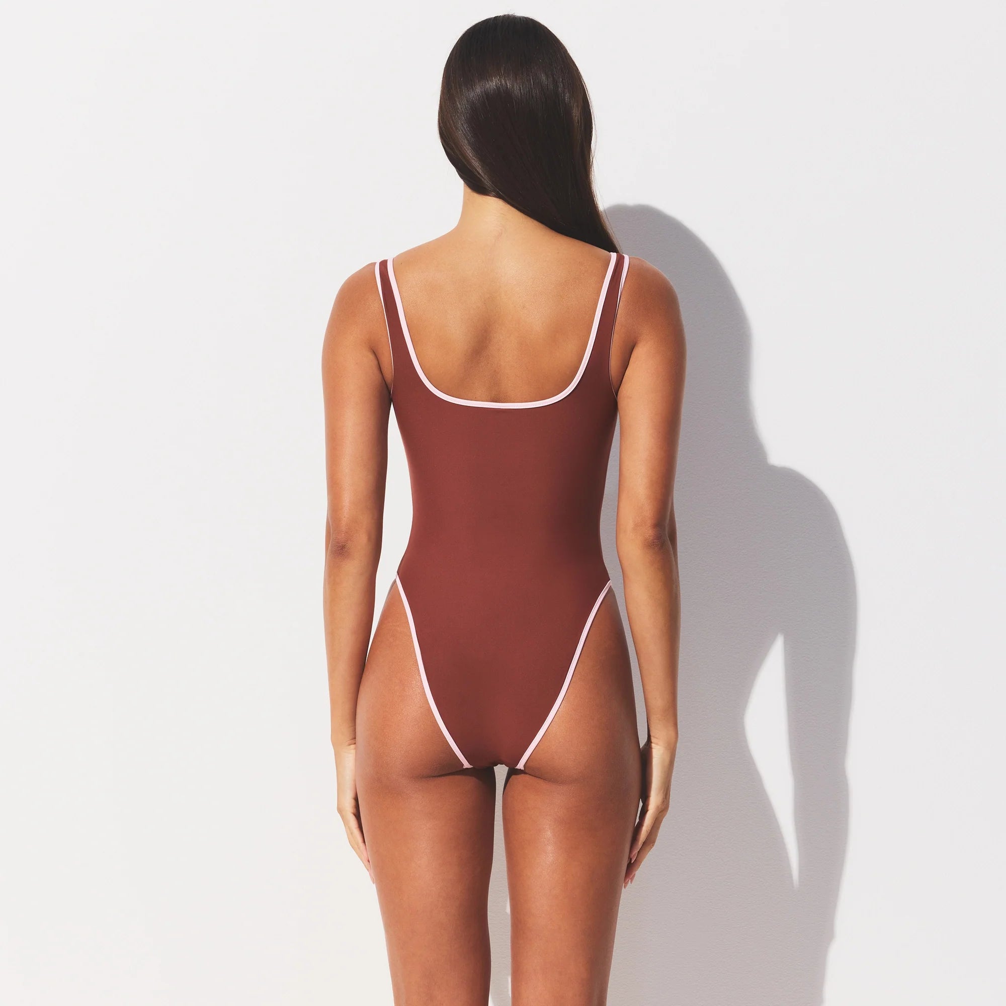 SIGNATURE SWIM SNAP FRONT ONE PIECE | HENNA CONTRAST ON A MODEL SIDE VIEW 