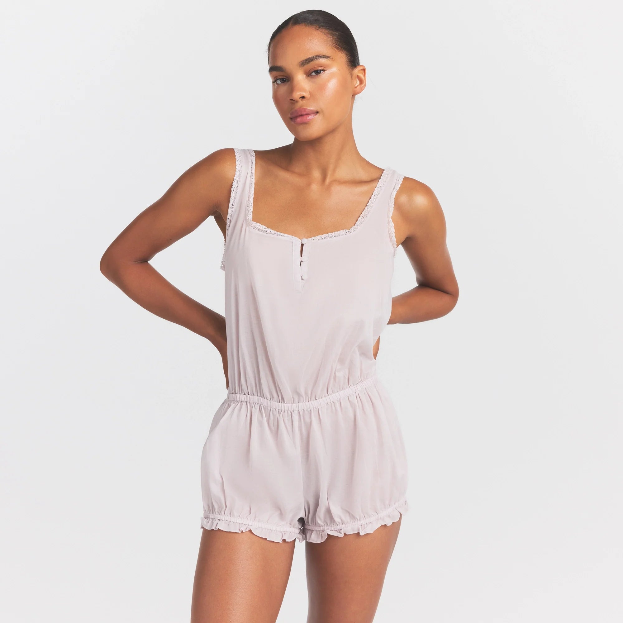 VOILE SLEEP ONESIE | LIGHT LILAC ON A MODEL SIDE VIEW @ | FOCUS: 0.0, 1.0, 0.9