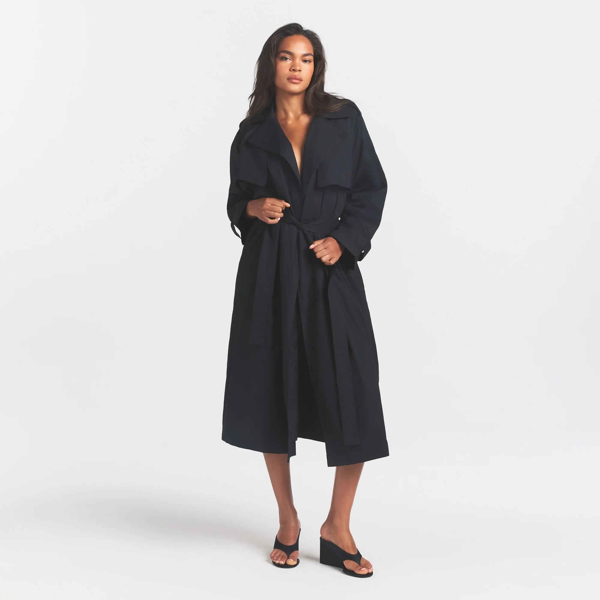 WOVEN COTTON OVERSIZED TRENCH COAT | ONYX ON A MODEL FRONT VIEW @ | FOCUS: 0.0, 1.0, 0.9