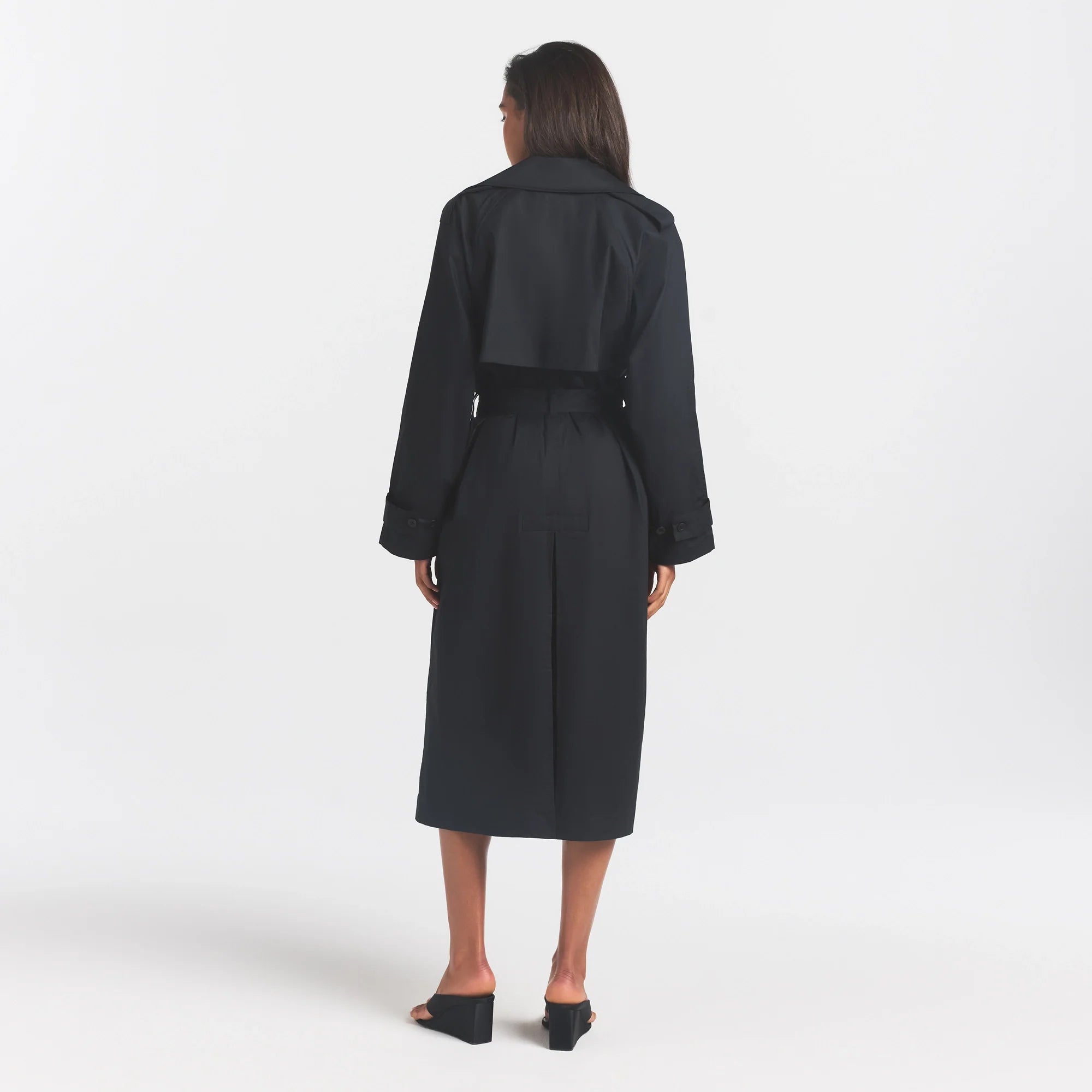 WOVEN COTTON OVERSIZED TRENCH COAT | ONYX ON A MODEL FRONT VIEW @ | FOCUS: 0.0, 1.0, 0.9
