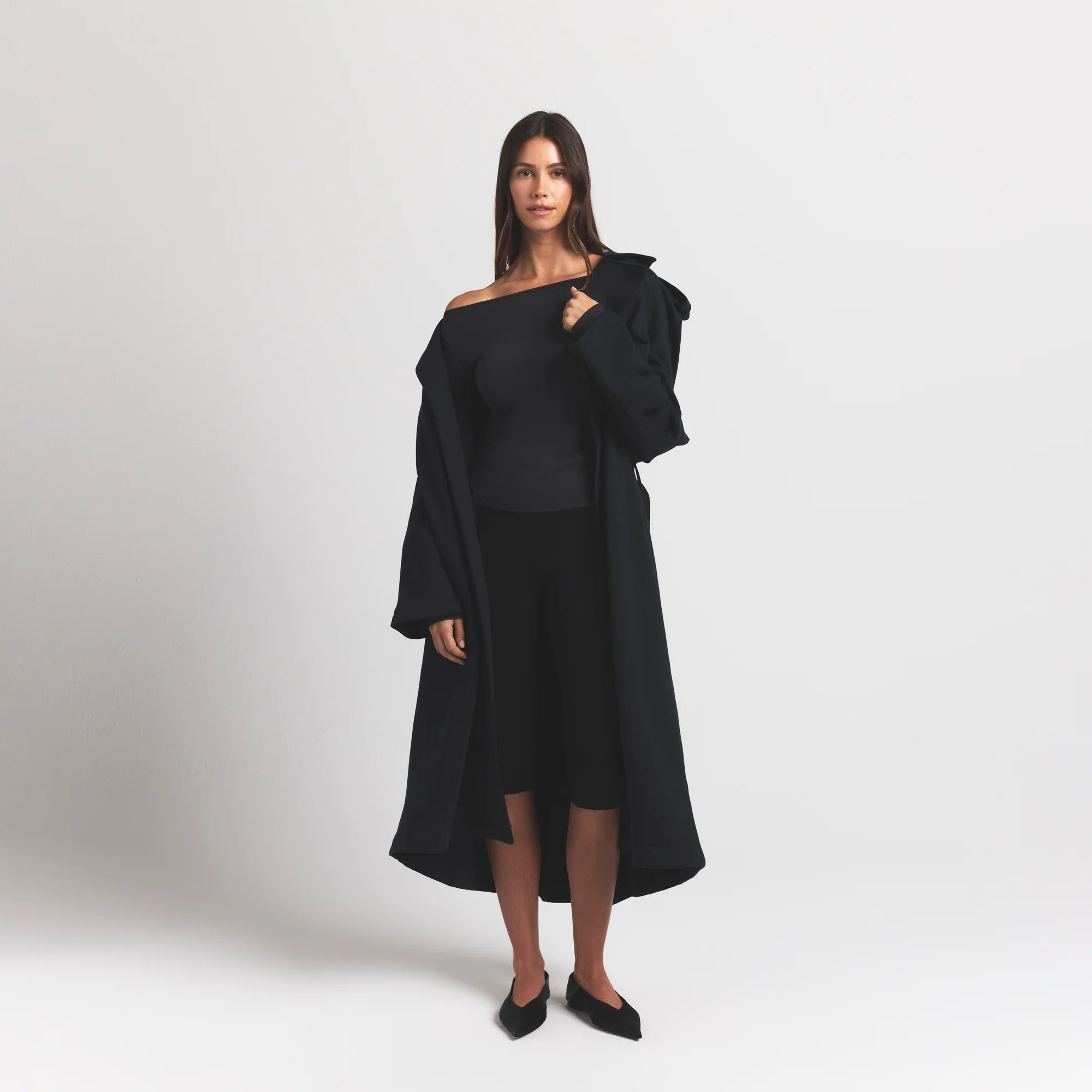 BOYFRIEND FLEECE TRENCH COAT | ONYX ON A MODEL FRONT VIEW S | FOCUS: 0.0, 1.0, 0.9