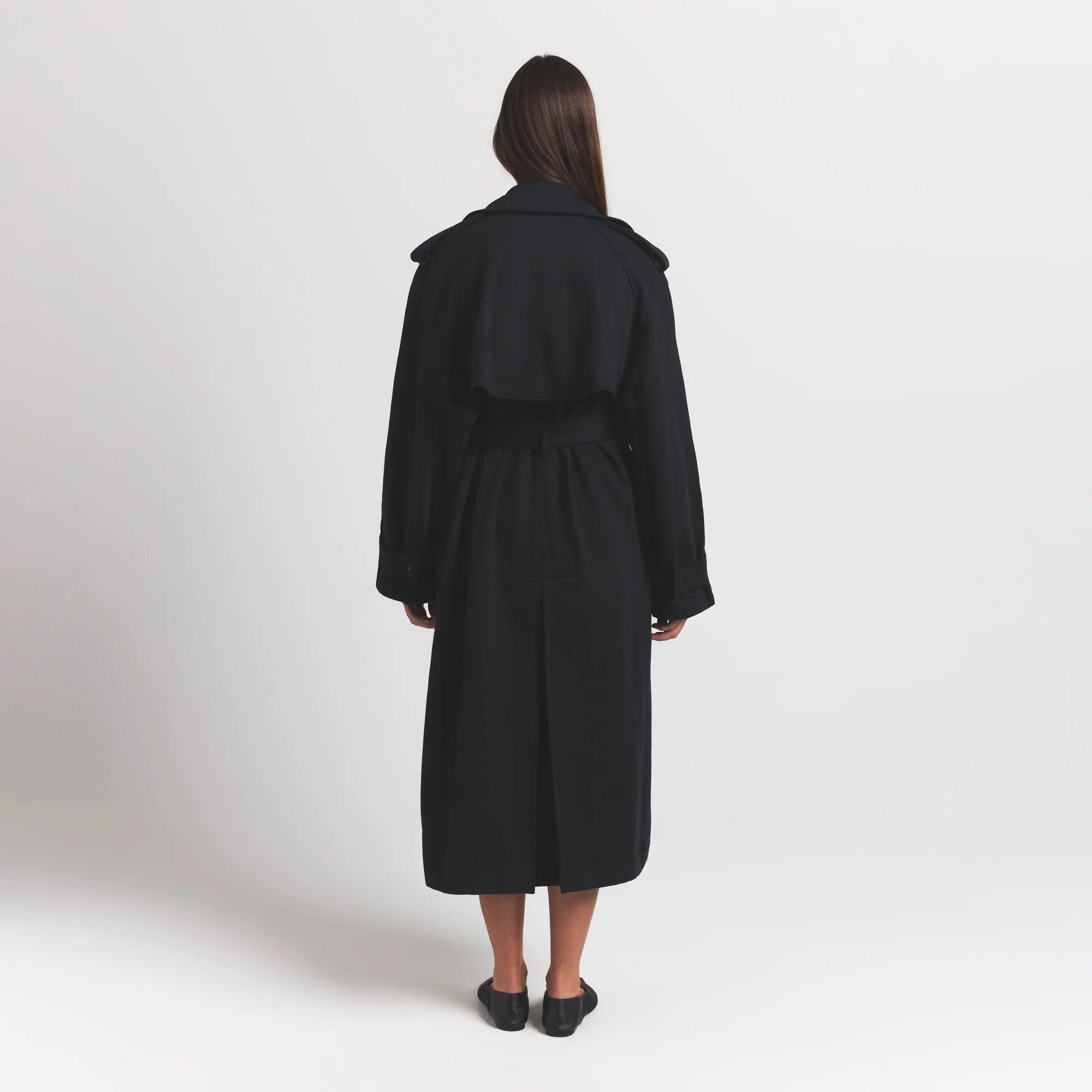BOYFRIEND FLEECE TRENCH COAT | ONYX ON A MODEL BACK VIEW S | FOCUS: 0.0, 1.0, 0.9