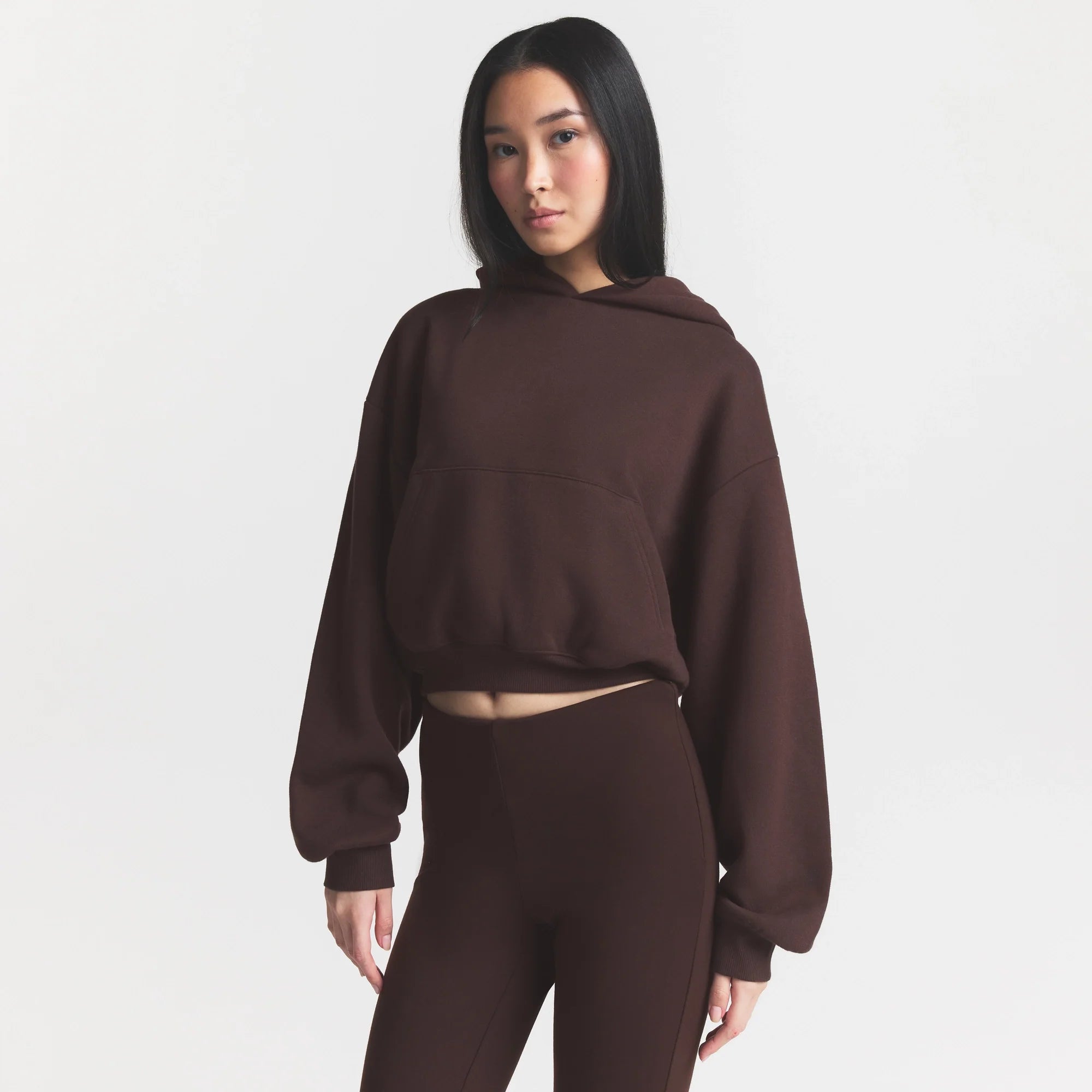 COTTON FLEECE CROPPED HOODIE | ESPRESSO ON A MODEL SIDE VIEW @ | FOCUS: 0.0, 1.0, 0.9
