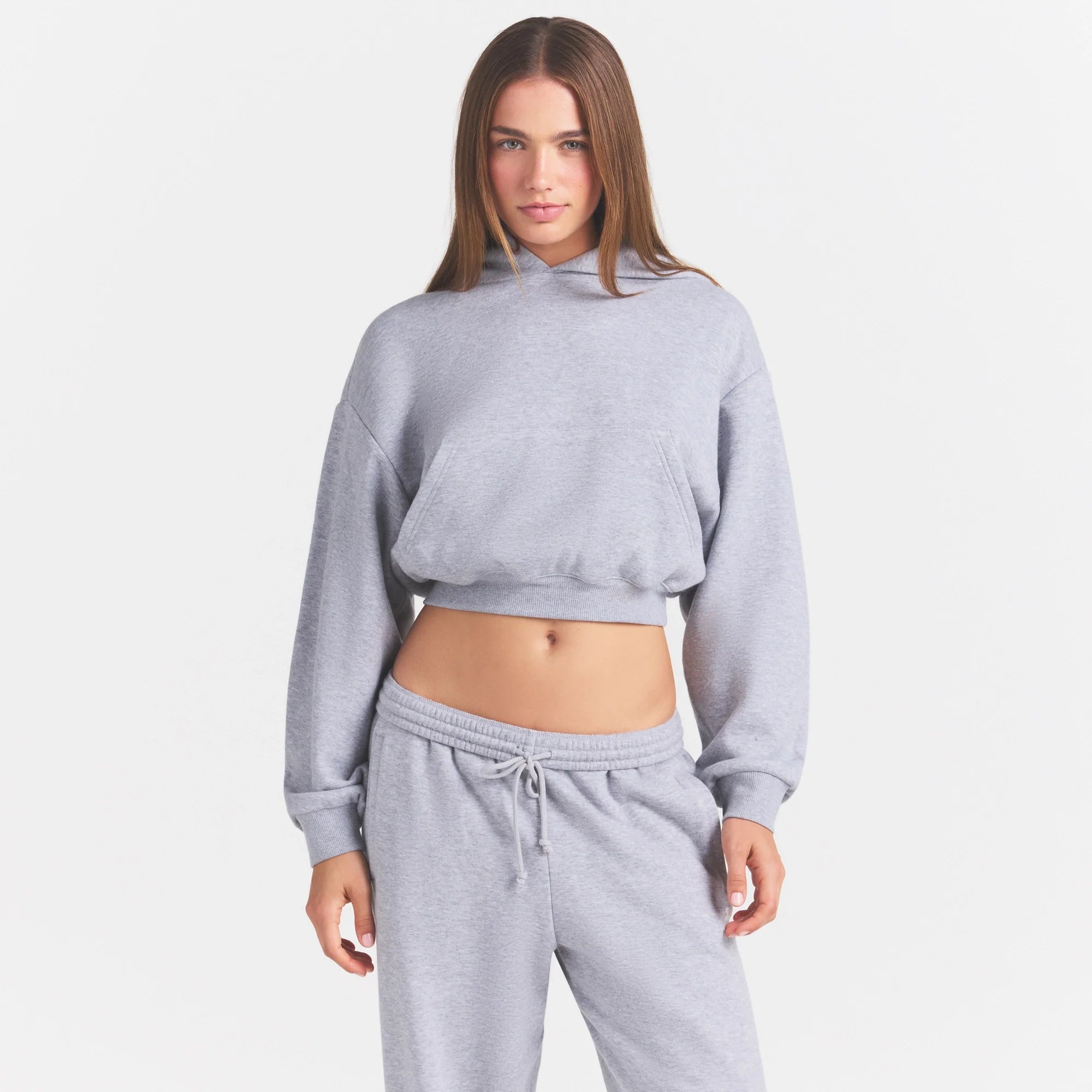 COTTON FLEECE CROPPED HOODIE | HEATHER GREY ON A MODEL SIDE VIEW @ | FOCUS: 0.0, 1.0, 0.9