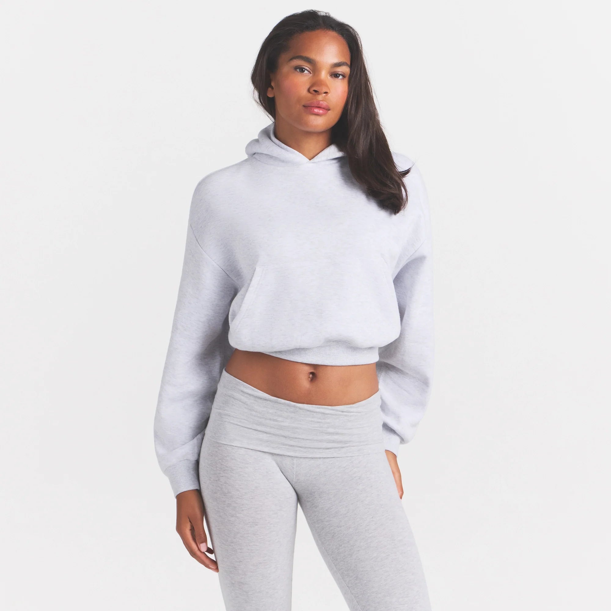 COTTON FLEECE CROPPED HOODIE | LIGHT HEATHER GREY ON A MODEL SIDE VIEW @ | FOCUS: 0.0, 1.0, 0.9