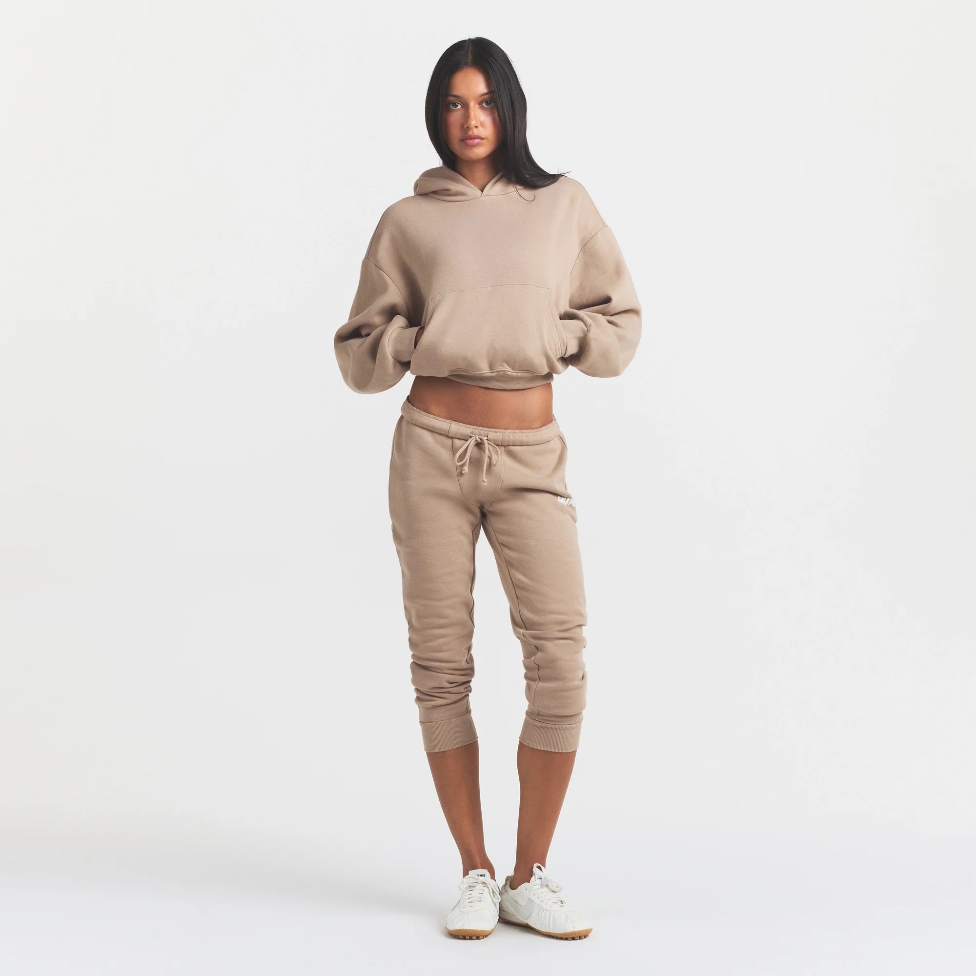 COTTON FLEECE CROPPED HOODIE | LATTE ON A MODEL FRONT VIEW @ | FOCUS: 0.0, 1.0, 0.9