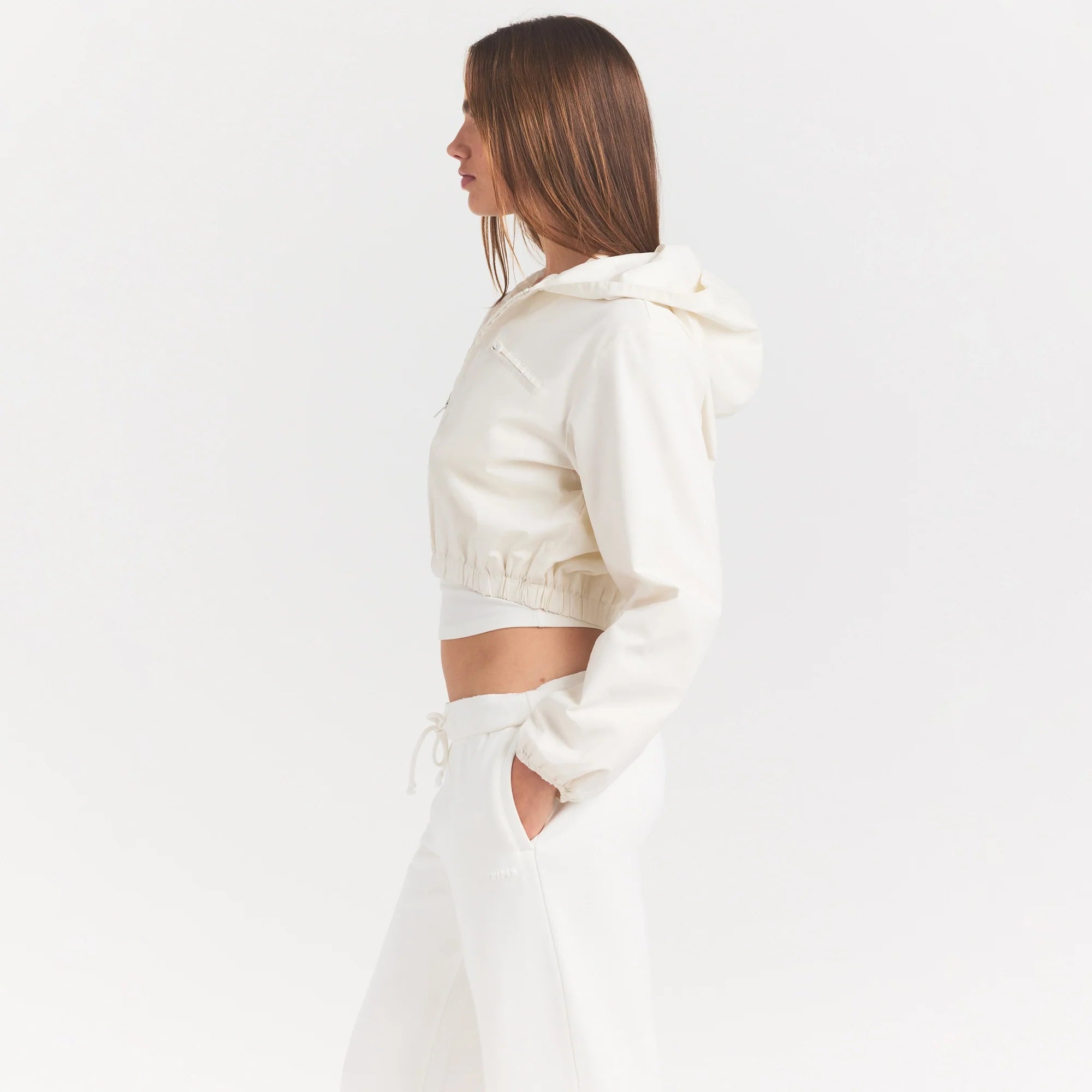 WOVEN COTTON CROPPED ZIP UP JACKET | EGRET ON A MODEL SIDE VIEW @ | FOCUS: 0.0, 1.0, 0.9
