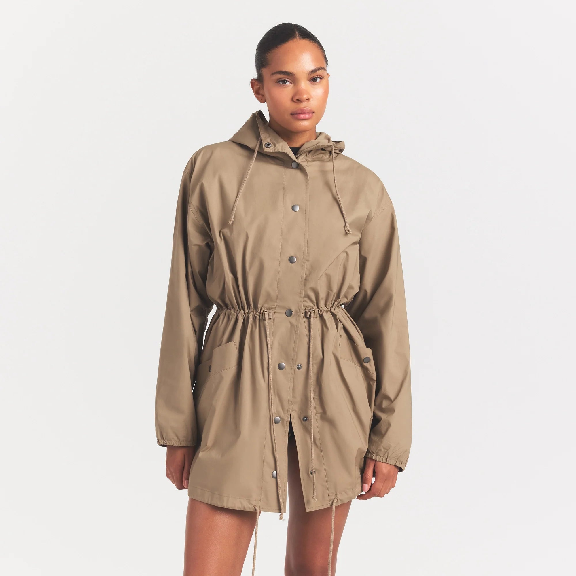WOVEN COTTON OVERSIZED ANORAK | DESERT ON A MODEL SIDE VIEW @ | FOCUS: 0.0, 1.0, 0.9