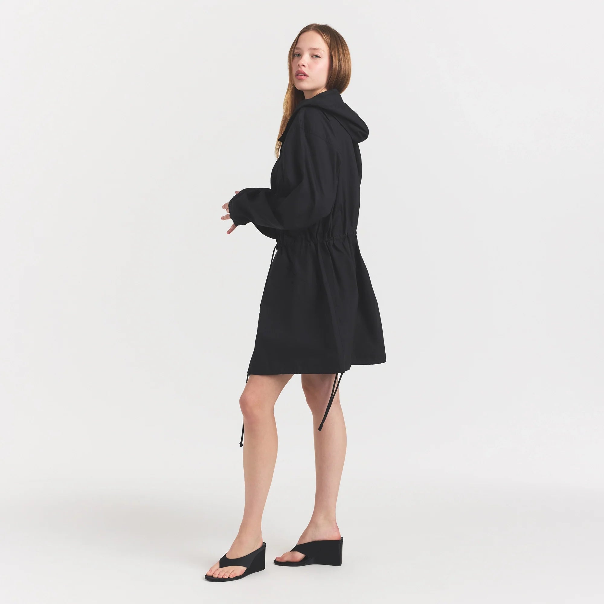 WOVEN COTTON OVERSIZED ANORAK | ONYX ON A MODEL FRONT VIEW @ | FOCUS: 0.0, 1.0, 0.9