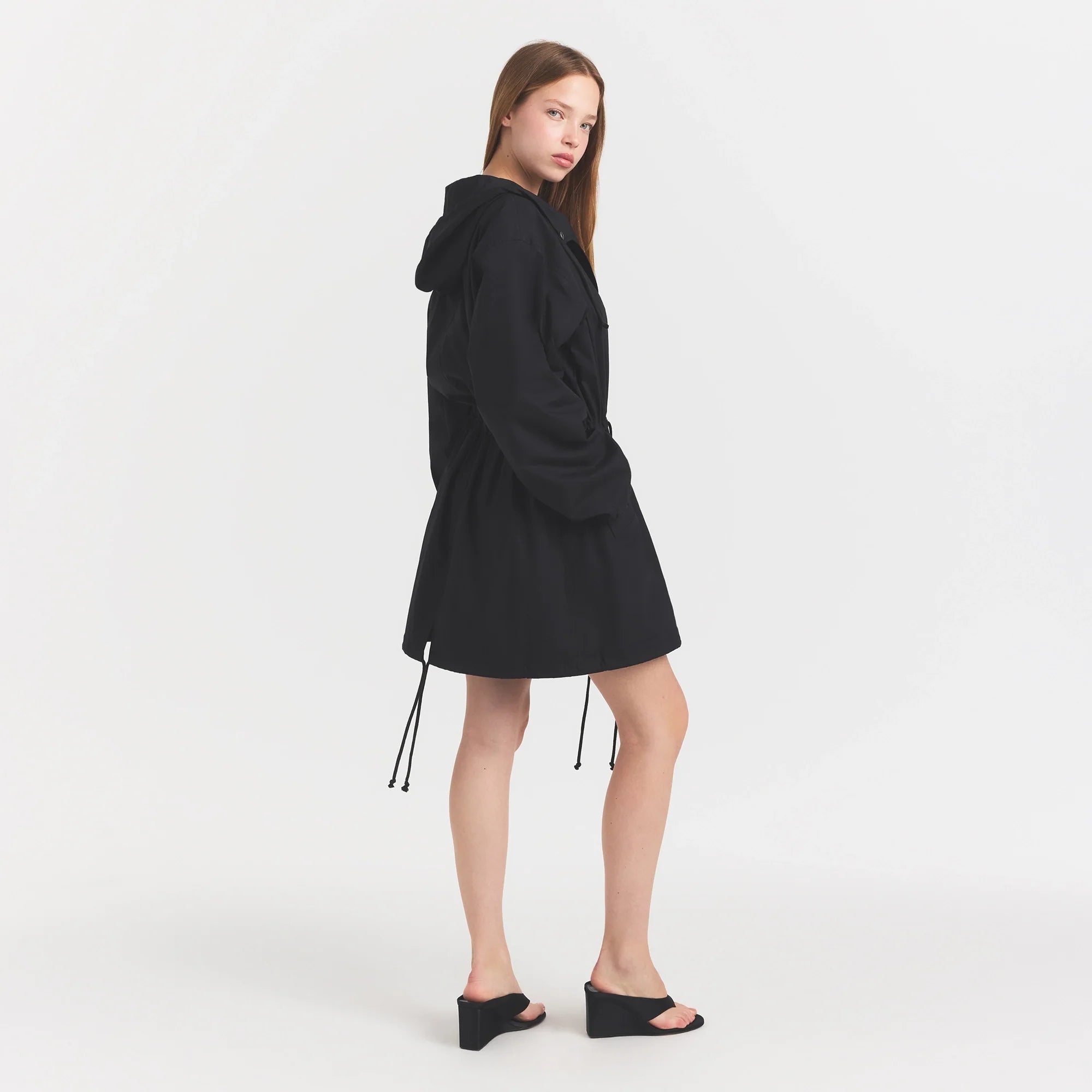 WOVEN COTTON OVERSIZED ANORAK | ONYX ON A MODEL FRONT VIEW @ | FOCUS: 0.0, 1.0, 0.9