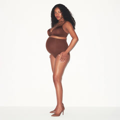 WIRELESS FORM MATERNITY NURSING BRA | COCOA ON A MODEL SIDE VIEW @ | FOCUS: 0.0, 1.0, 0.9