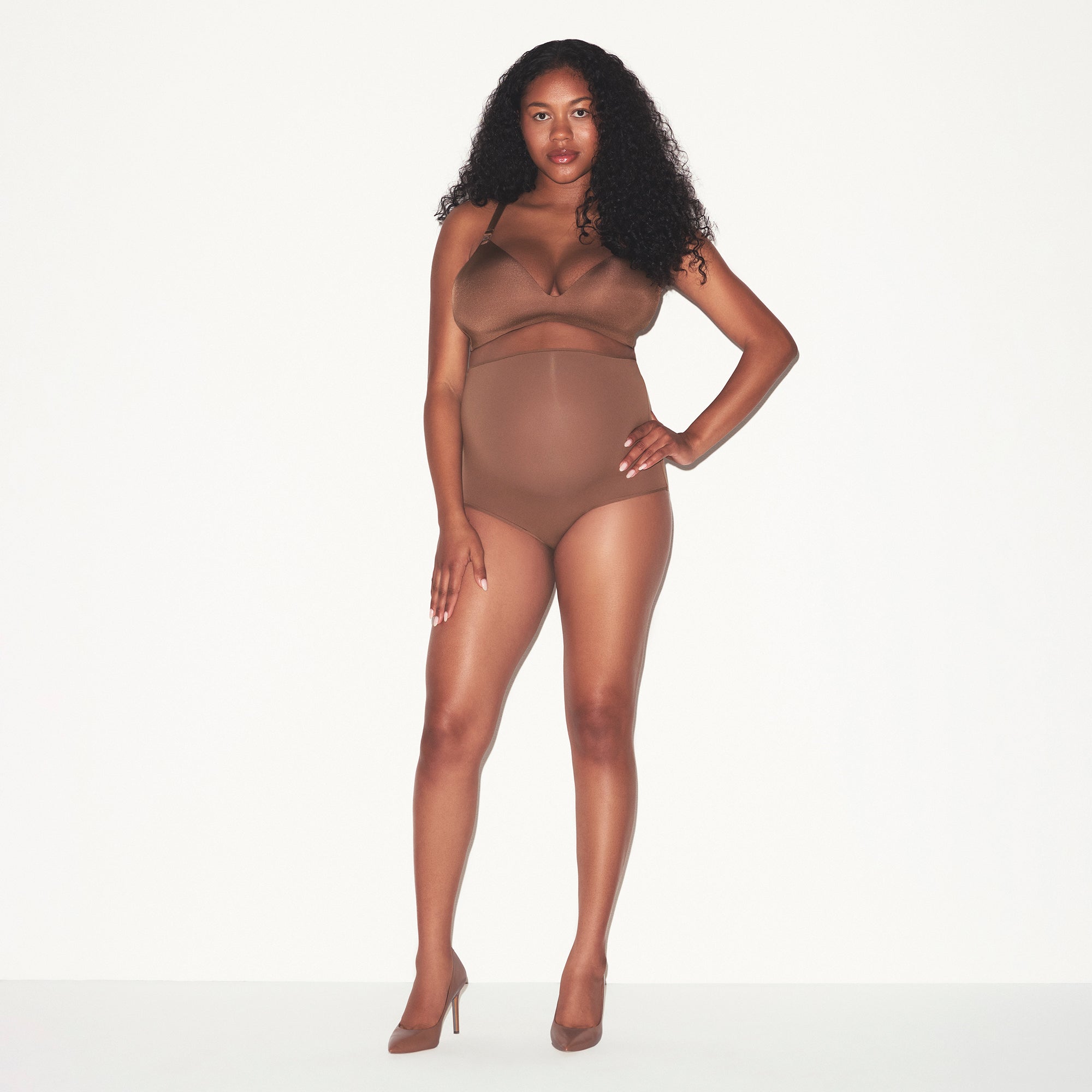 WIRELESS FORM MATERNITY NURSING BRA | JASPER ON A MODEL FRONT VIEW @ | FOCUS: 0.0, 1.0, 0.9
