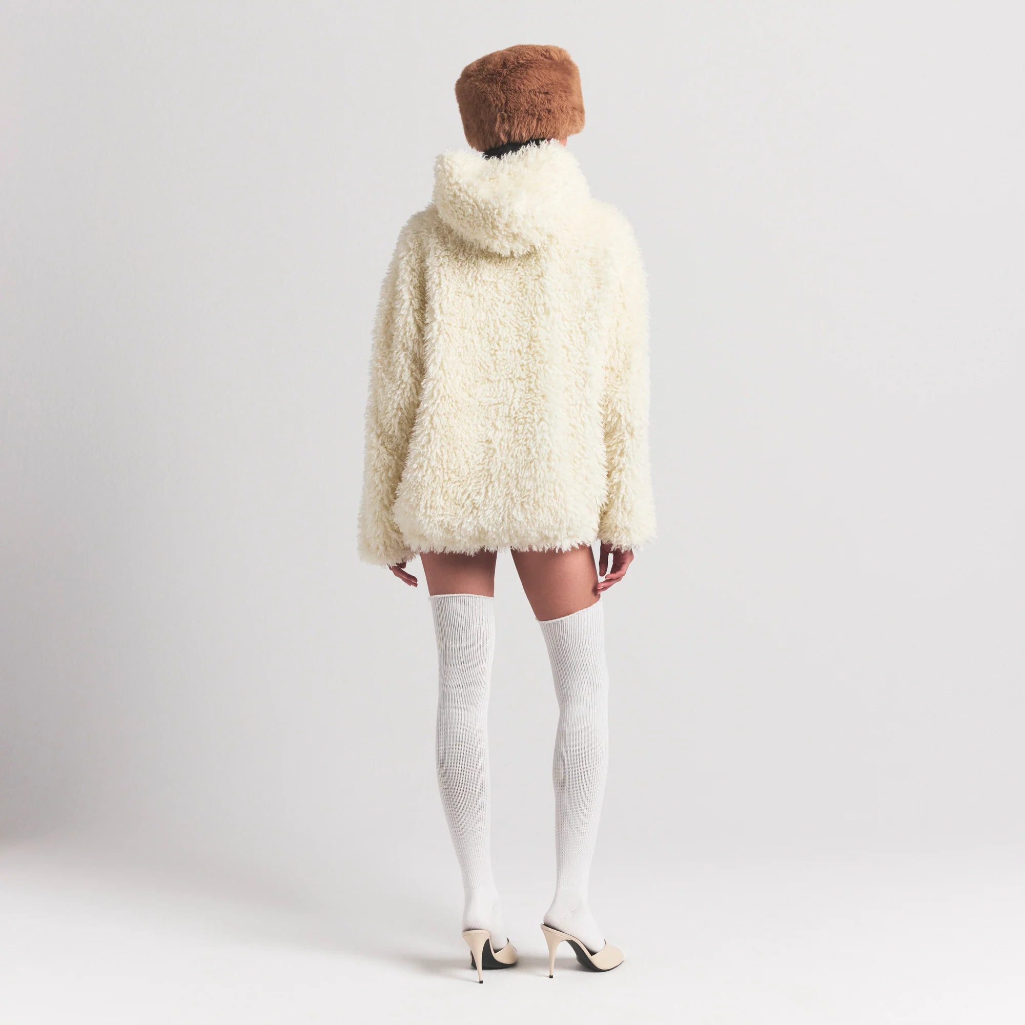 FAUX FUR HOODIE | EGRET ON A MODEL SIDE VIEW @ | FOCUS: 0.0, 1.0, 0.9