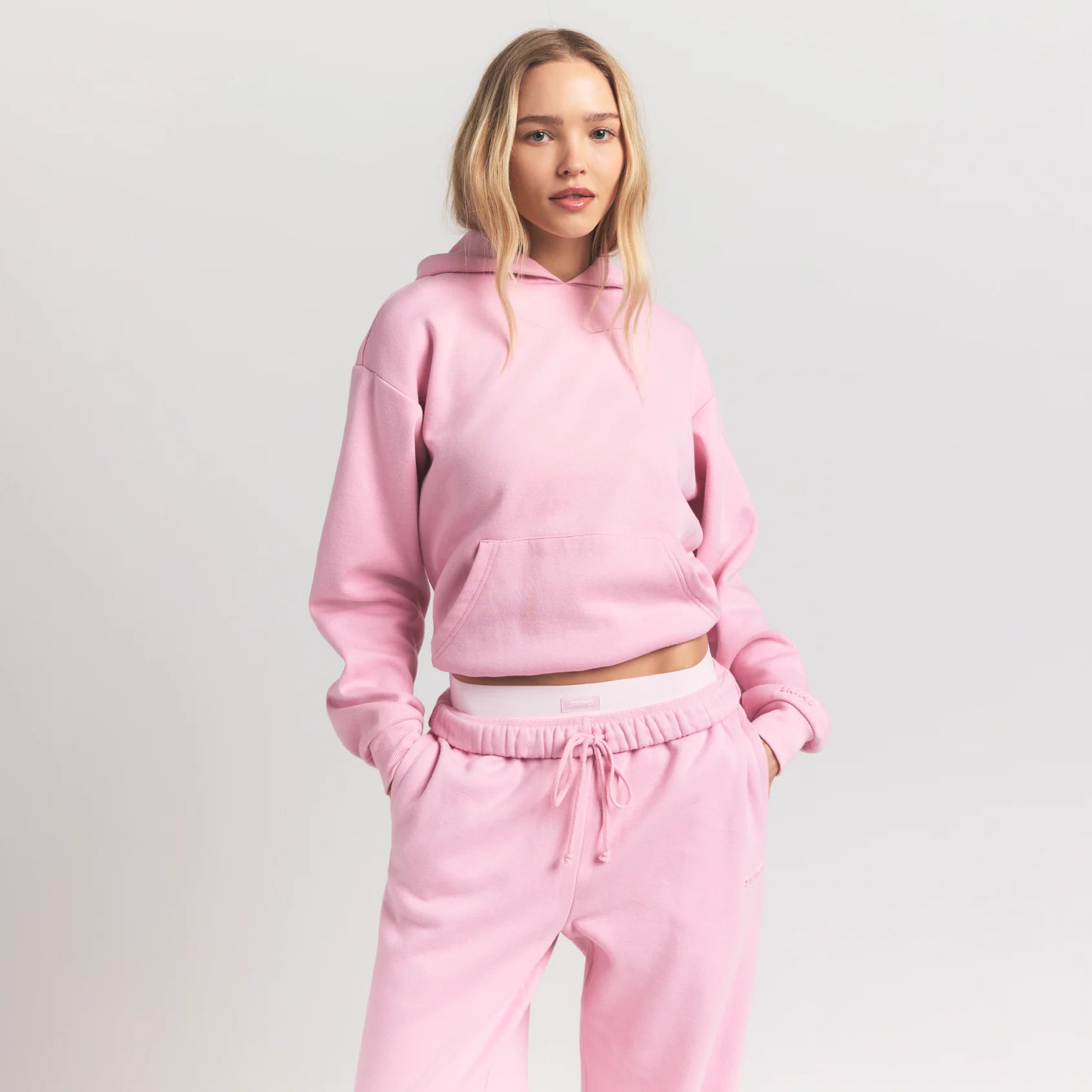 COTTON FLEECE CLASSIC HOODIE | HALITE ON A MODEL FRONT VIEW S | FOCUS: 0.0, 1.0, 0.9