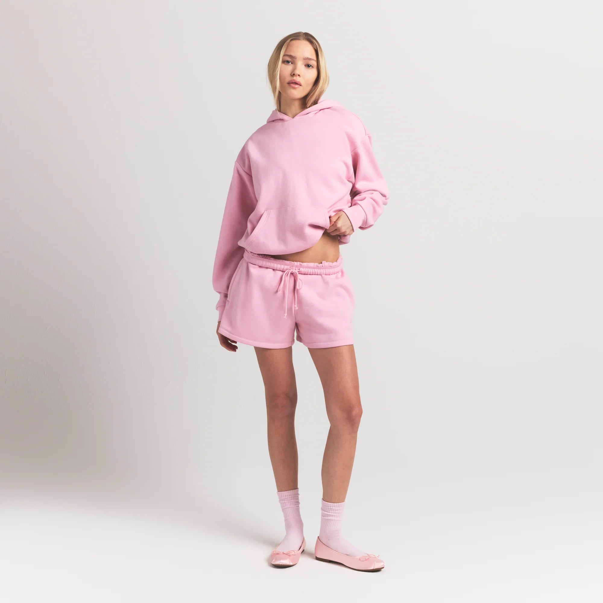 COTTON FLEECE CLASSIC HOODIE | HALITE ON A MODEL FRONT VIEW S | FOCUS: 0.0, 1.0, 0.9