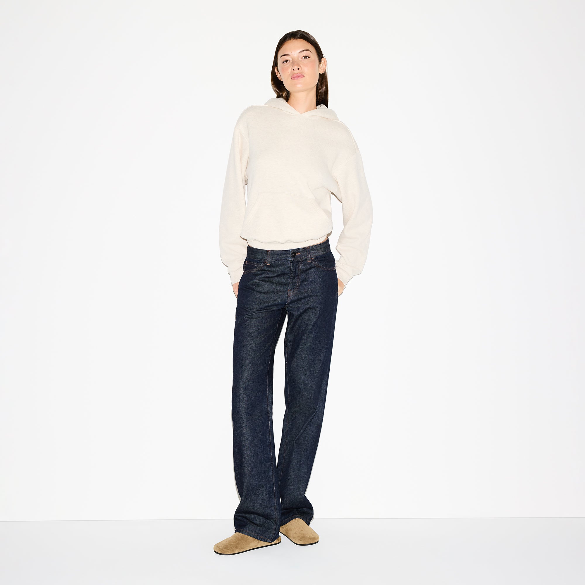 COTTON FLEECE CLASSIC HOODIE | OATMEAL HEATHER ON A MODEL FRONT VIEW @ | FOCUS: 0.0, 1.0, 0.9