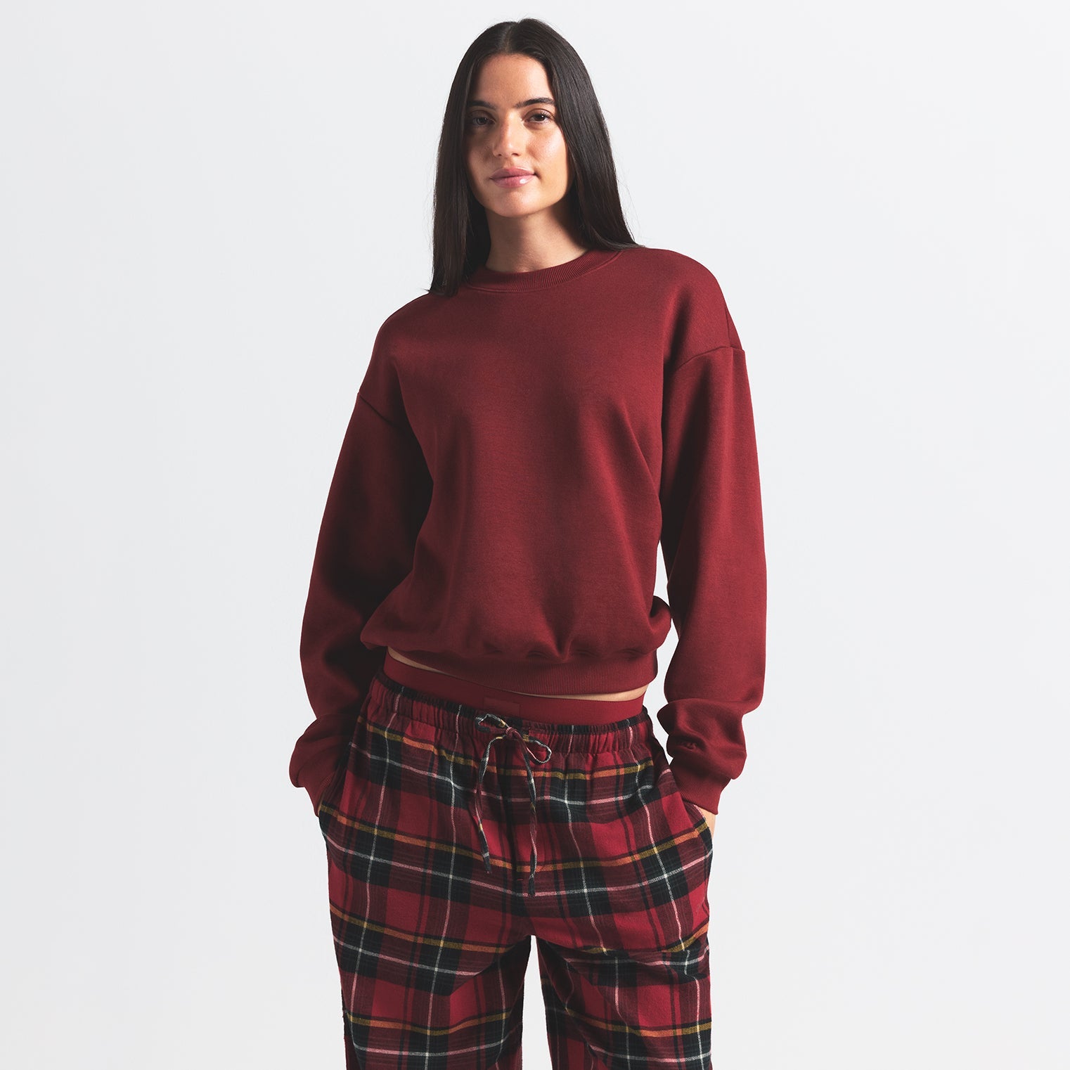 COTTON FLEECE CLASSIC CREWNECK | MERLOT ON A MODEL FRONT VIEW @ | FOCUS: 0.0, 1.0, 0.9